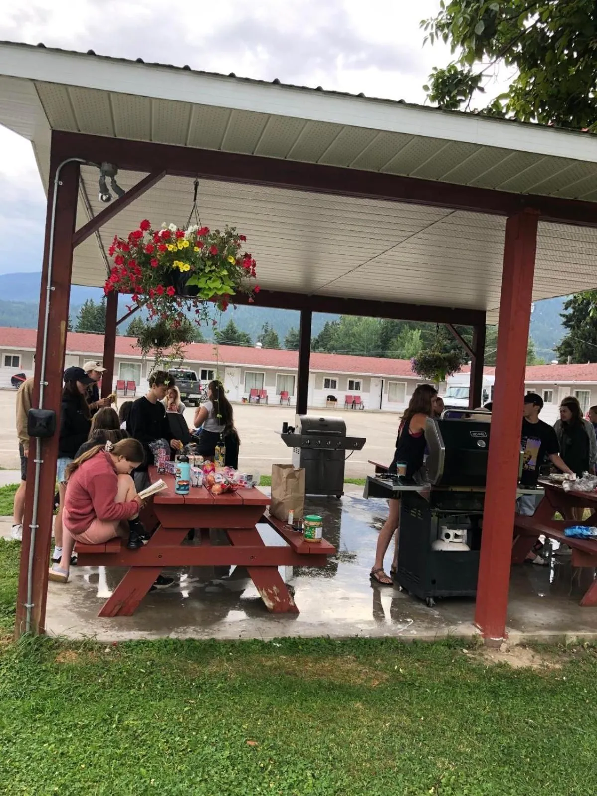 BBQ facilities in Paradise Motel