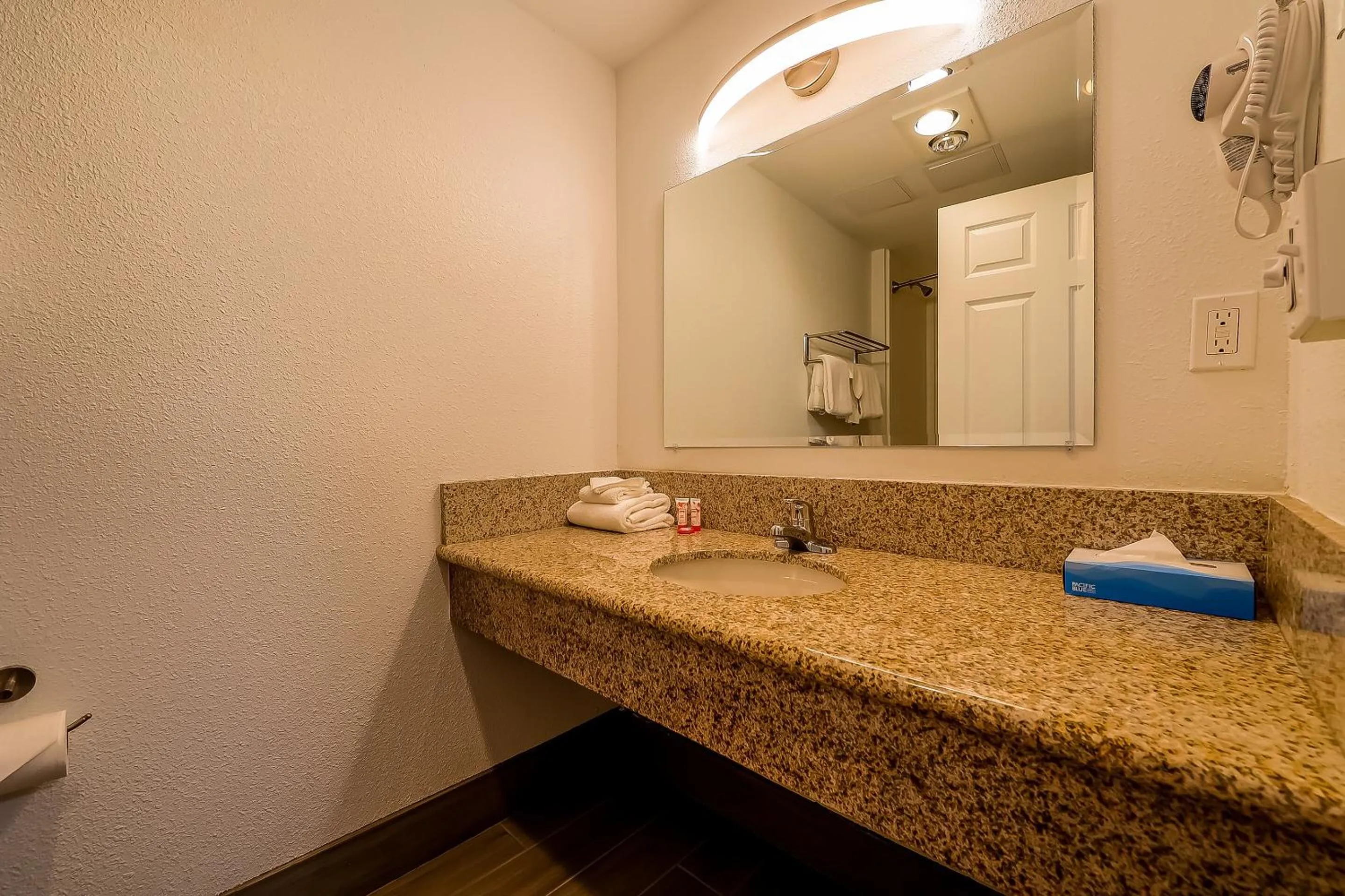 Bedroom in Newport Inn By OYO - Hwy 101