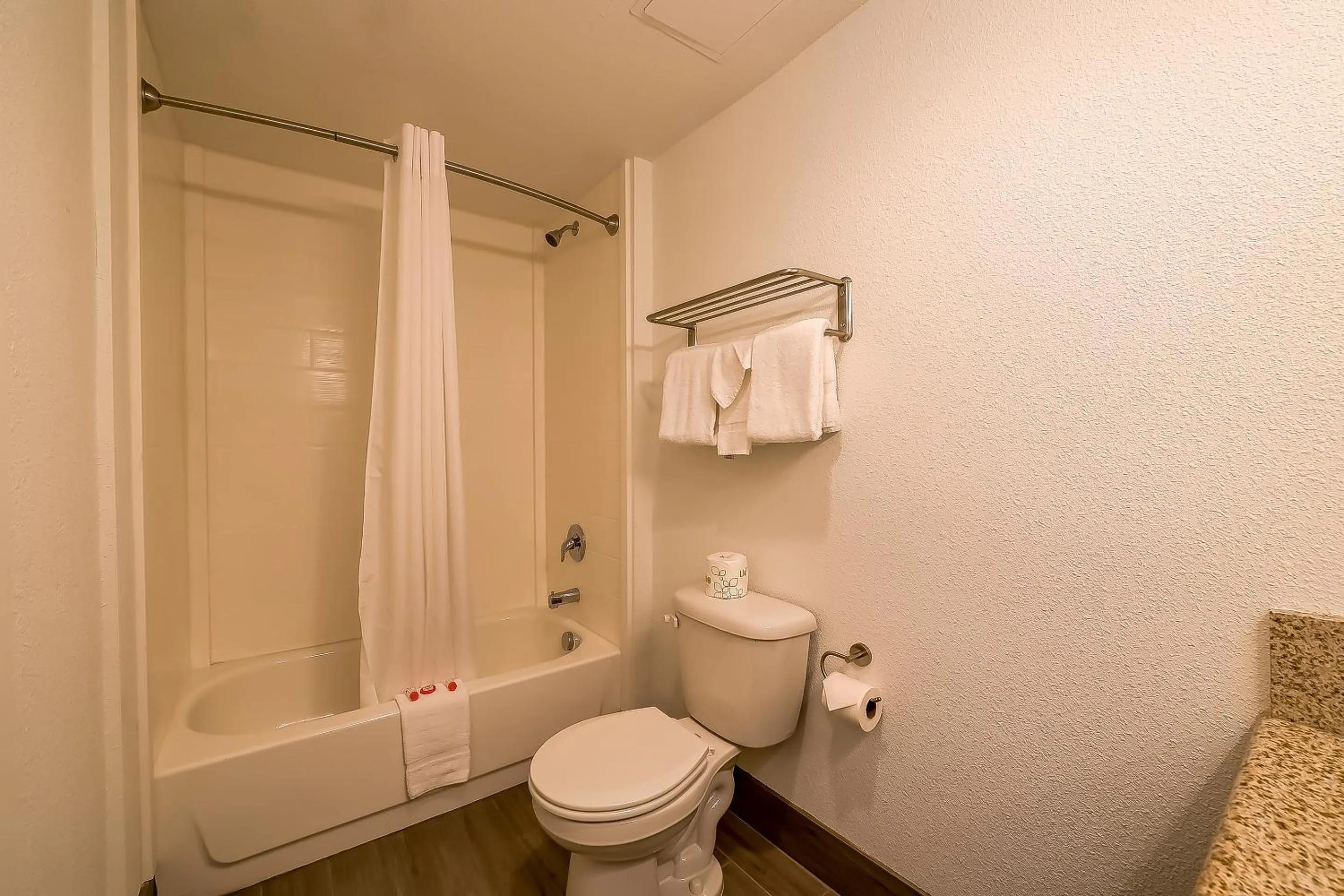 Bathroom in Newport Inn By OYO - Hwy 101