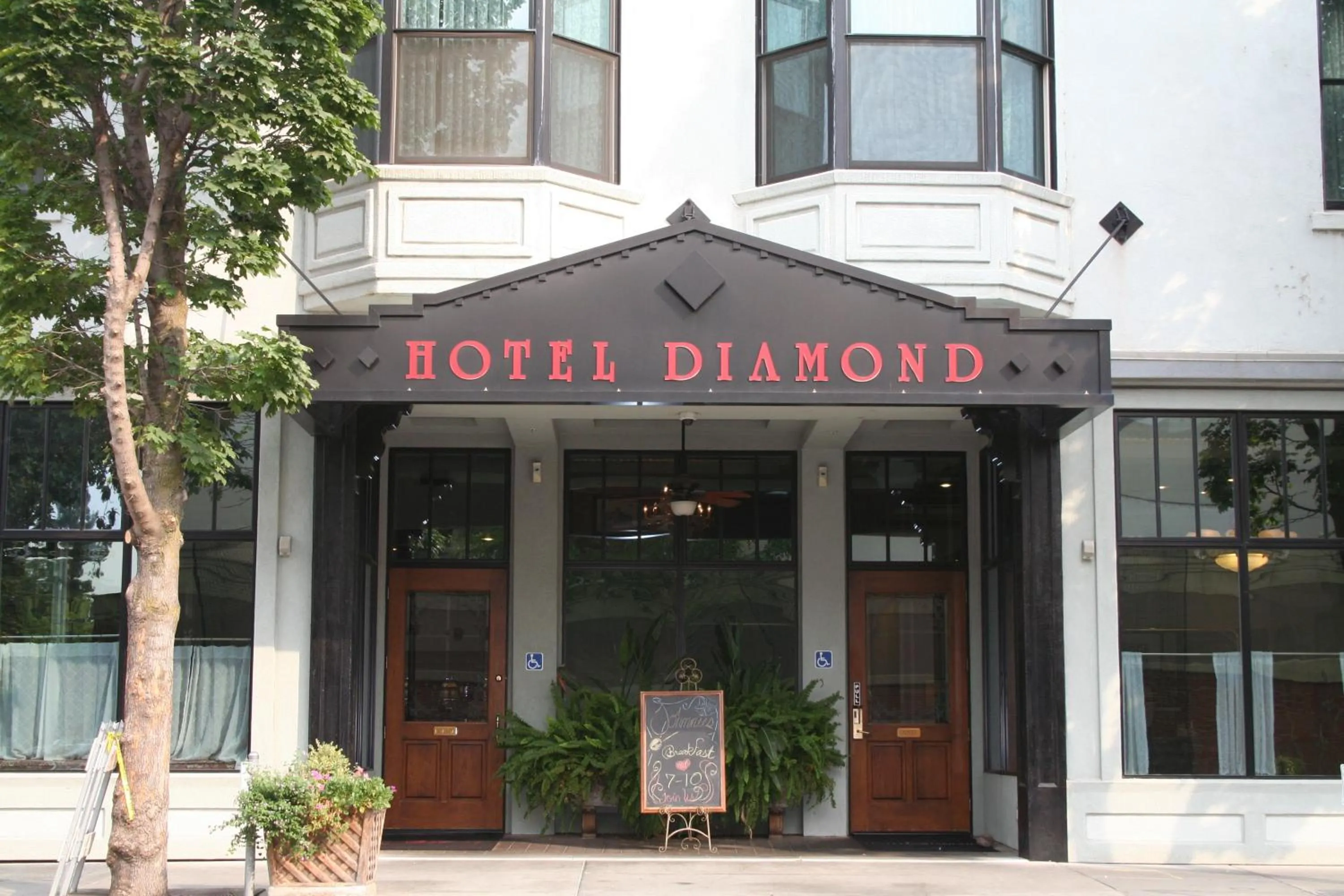 Facade/entrance in Hotel Diamond