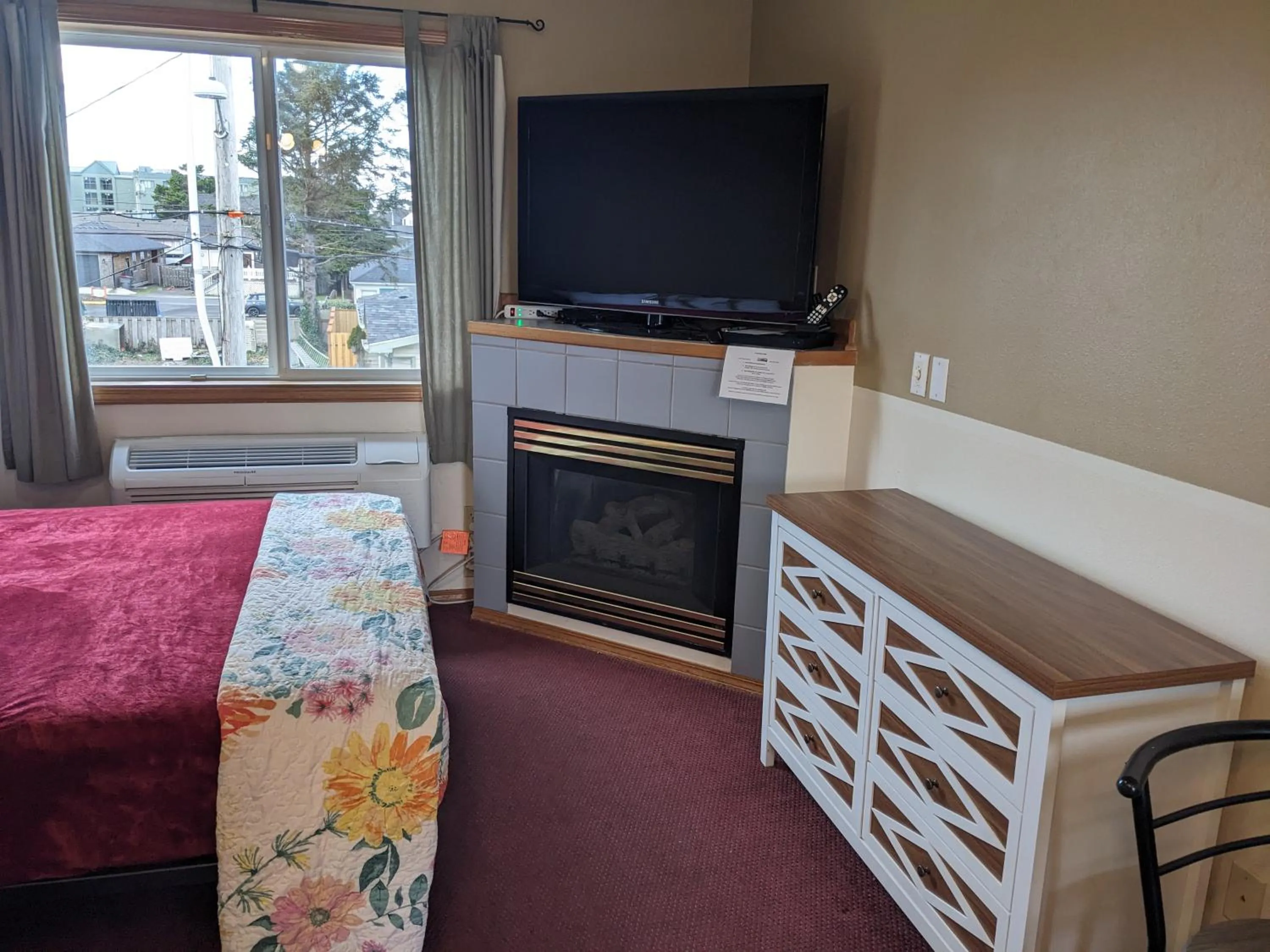 TV and multimedia in Hillcrest Inn