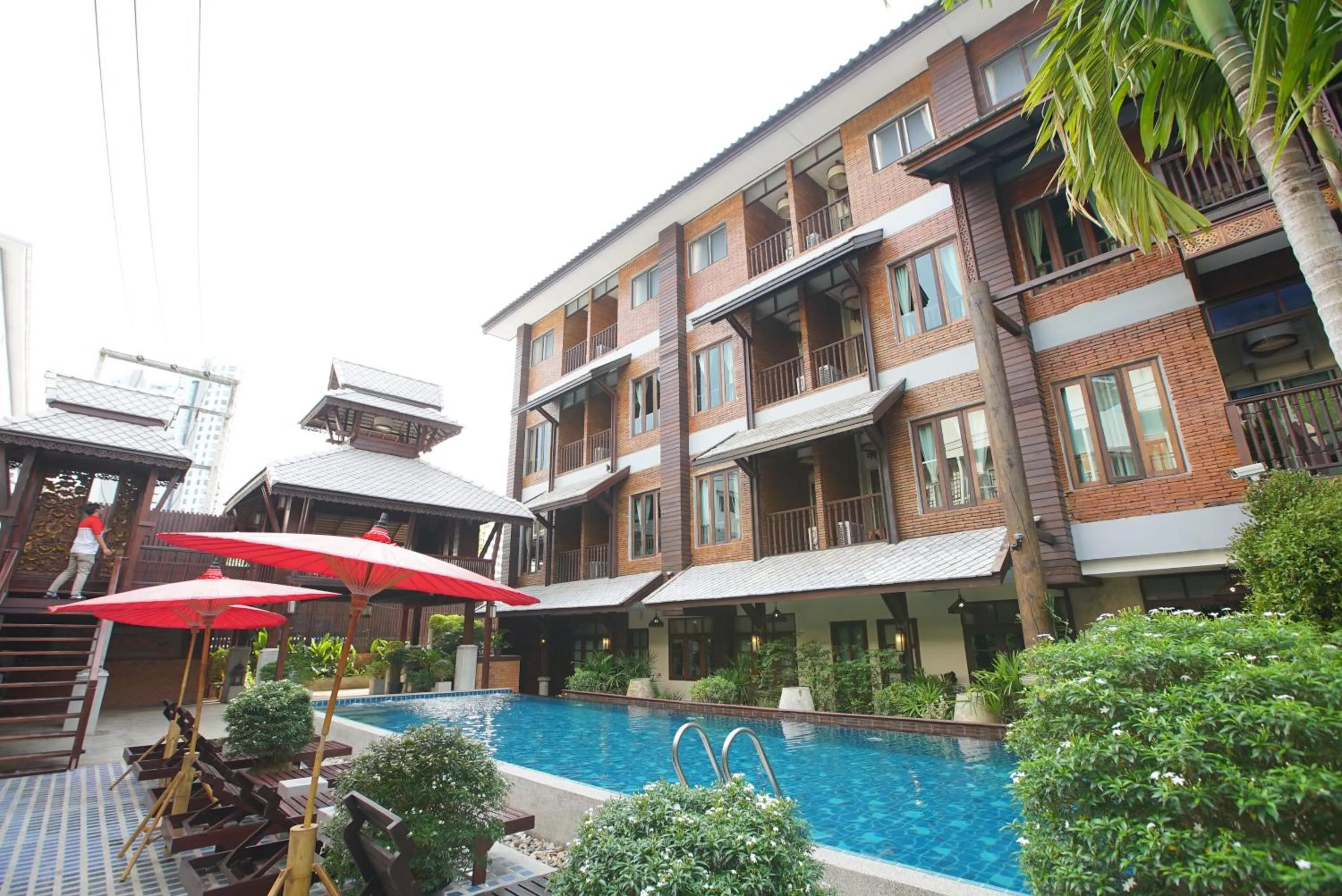 Swimming pool in Sunny V Hotel