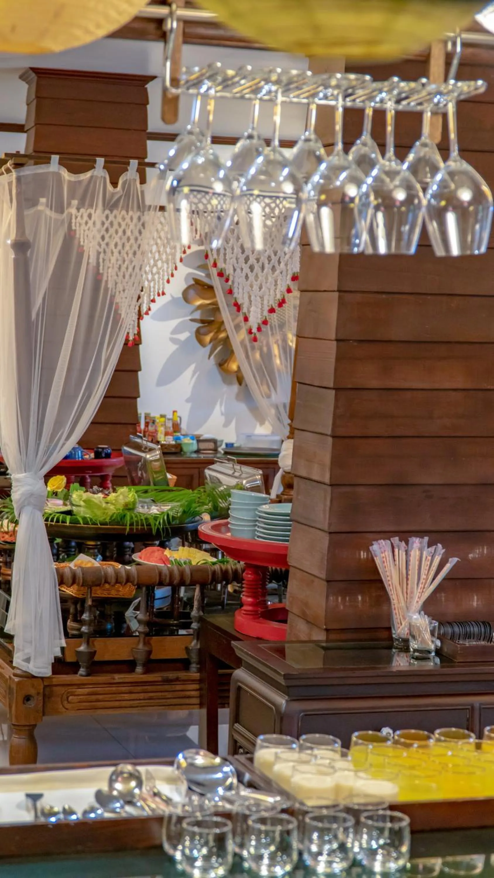 Restaurant/places to eat in Sunny V Hotel