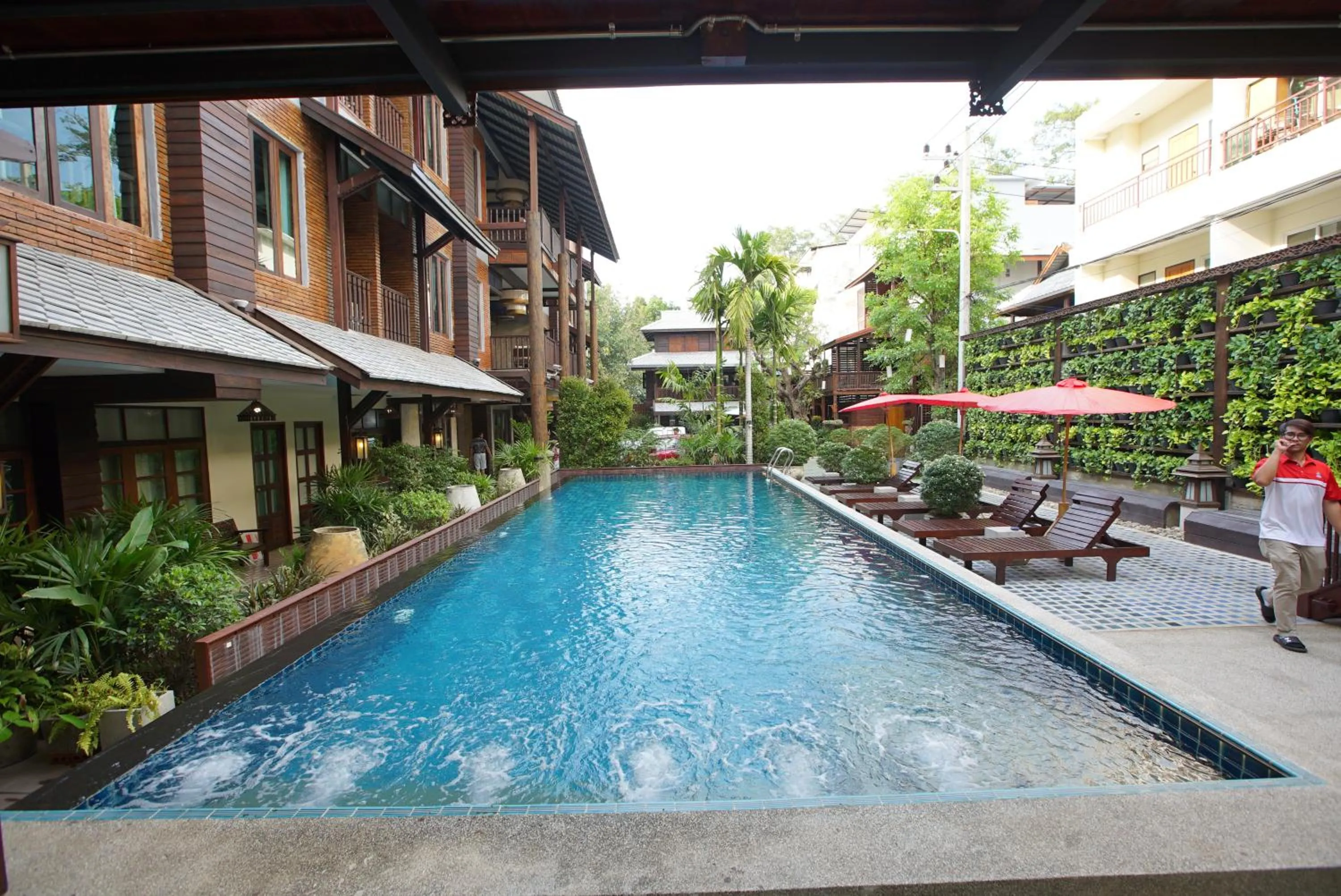 Swimming pool in Sunny V Hotel