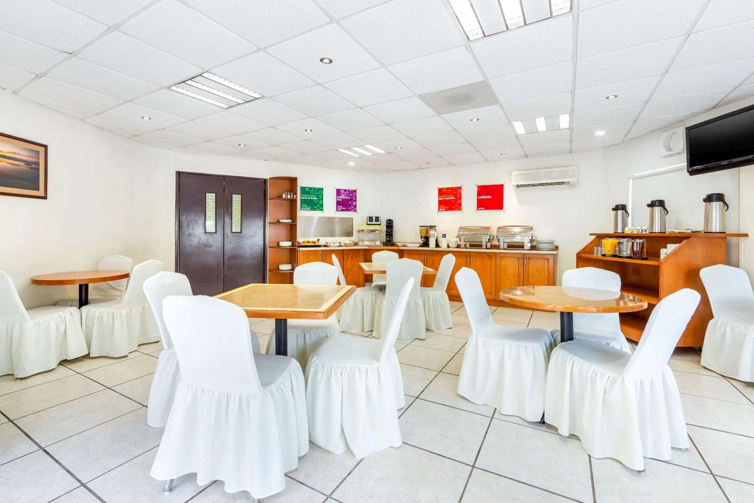 Restaurant/places to eat, Banquet Facilities in Comfort Inn Monclova