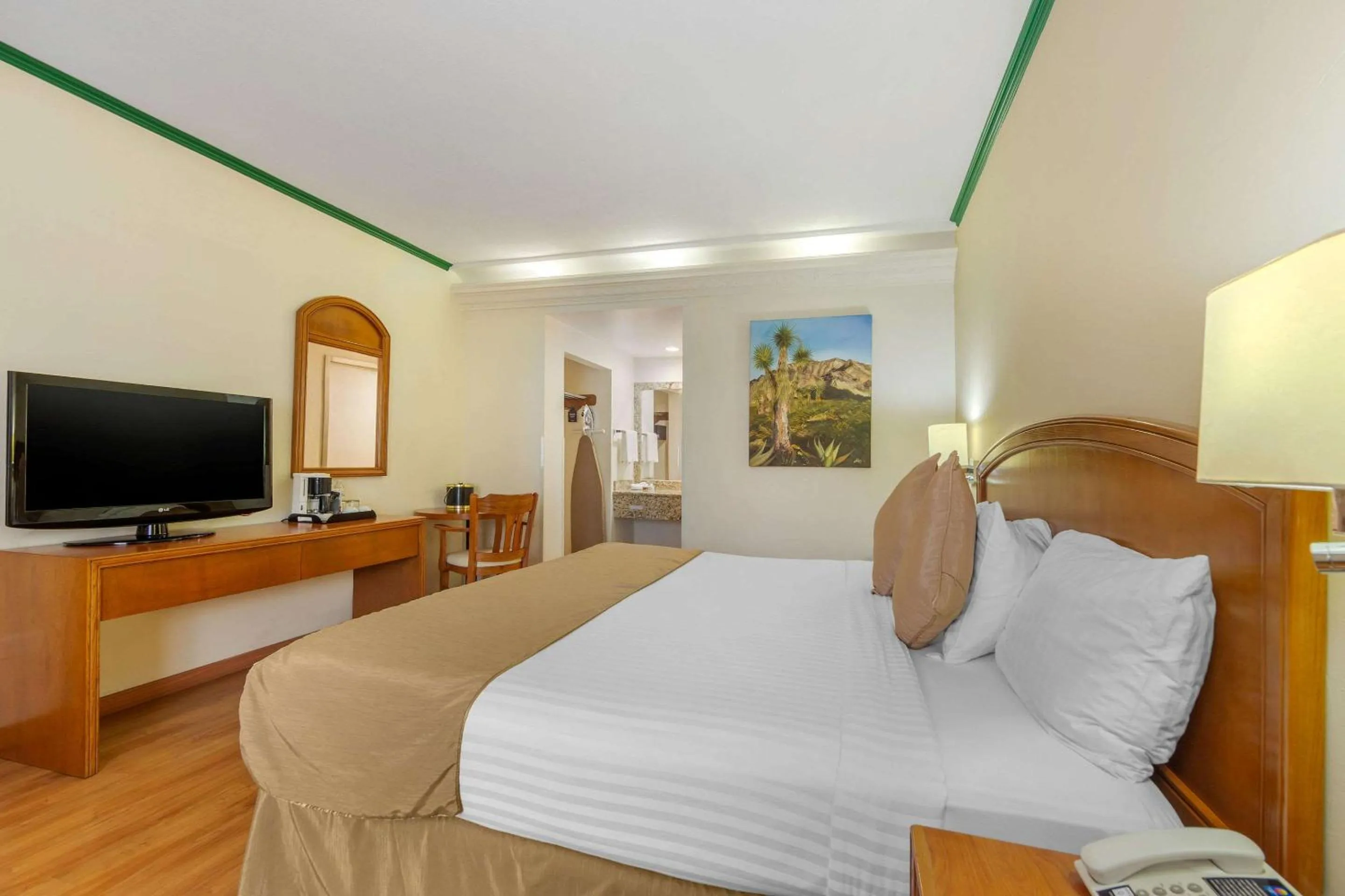 Photo of the whole room in Comfort Inn Monclova