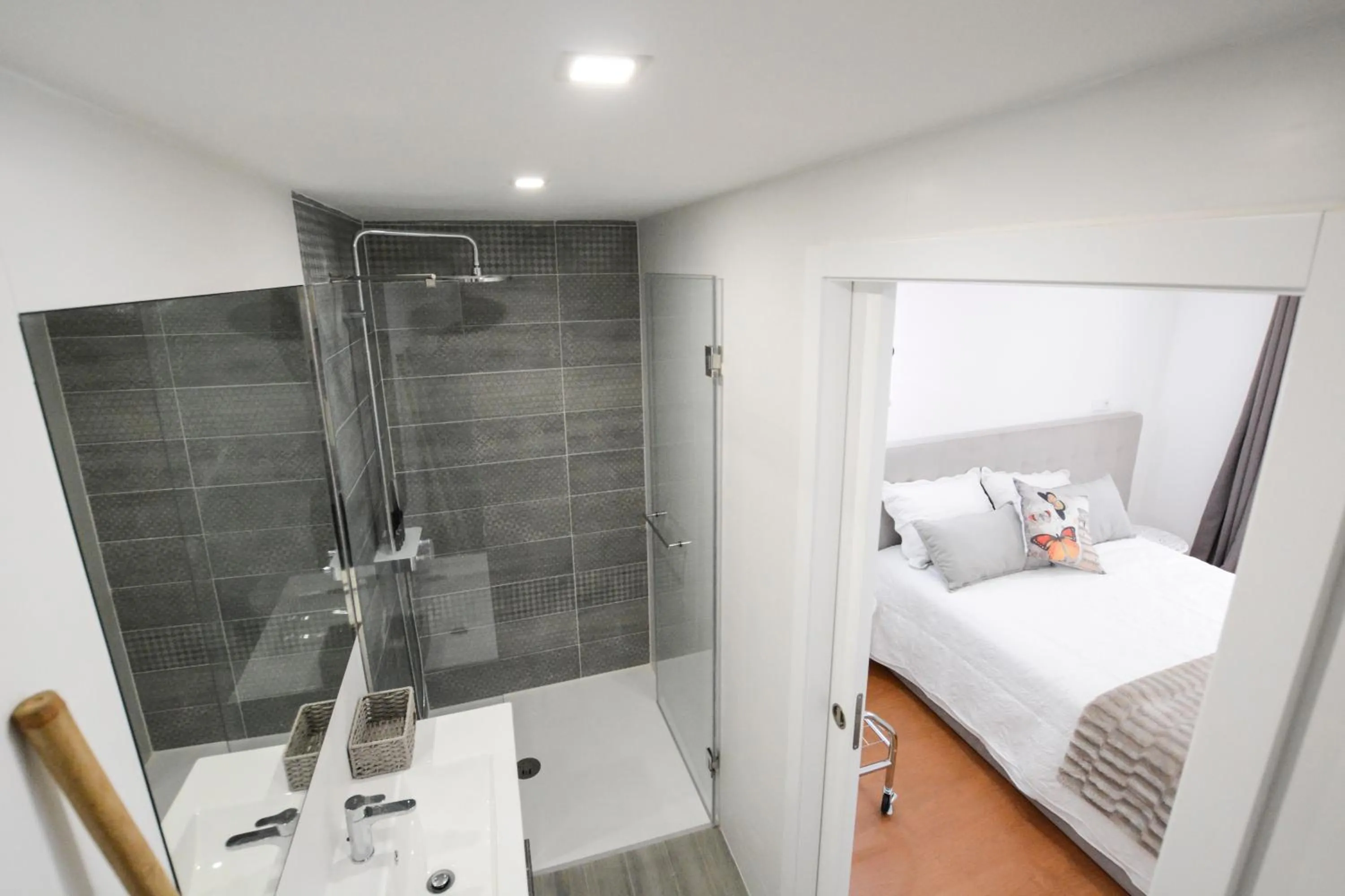 Bed in LUXURY Golden River Apartment - In the Heart of city center and wine cellars