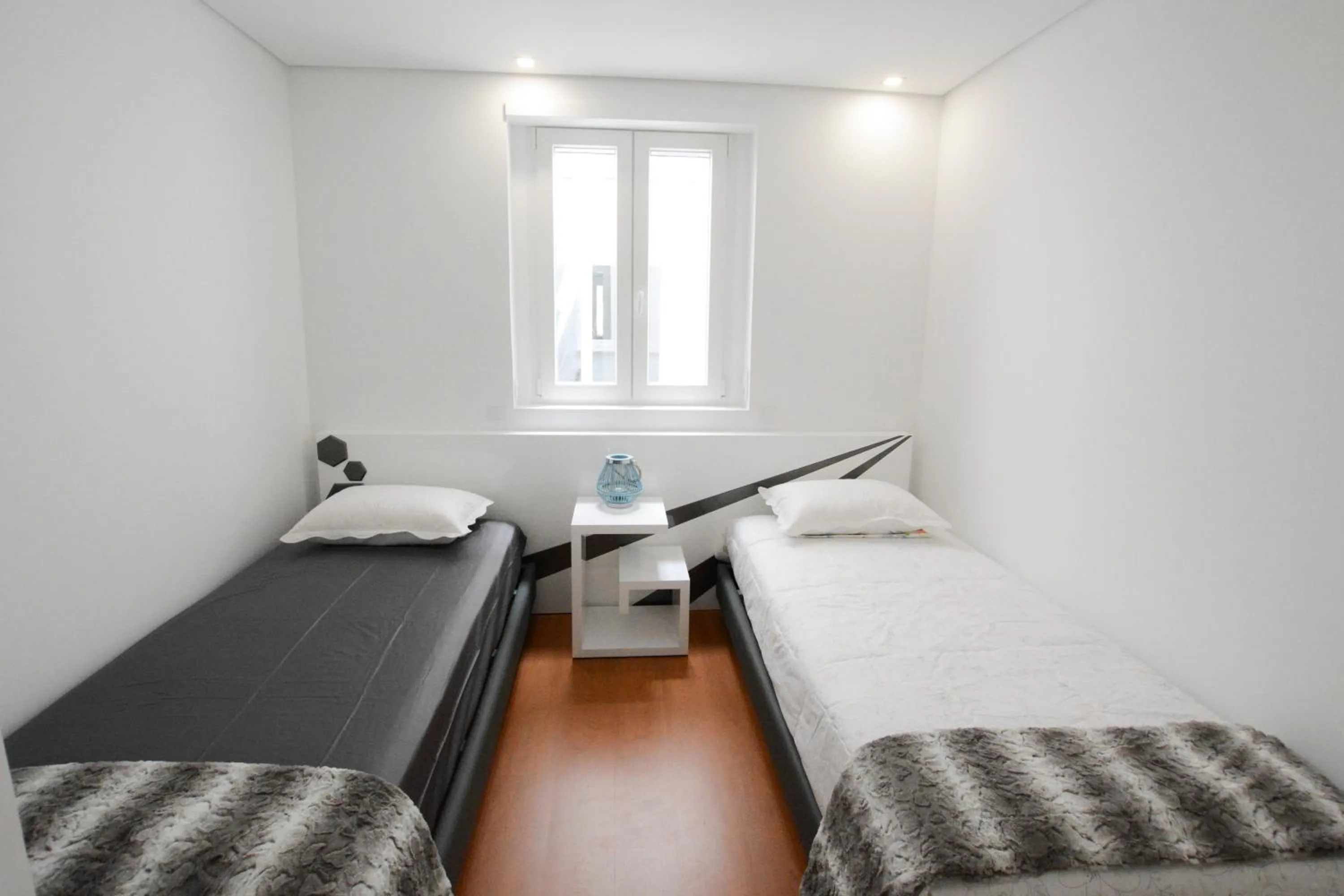 Bed in LUXURY Golden River Apartment - In the Heart of city center and wine cellars