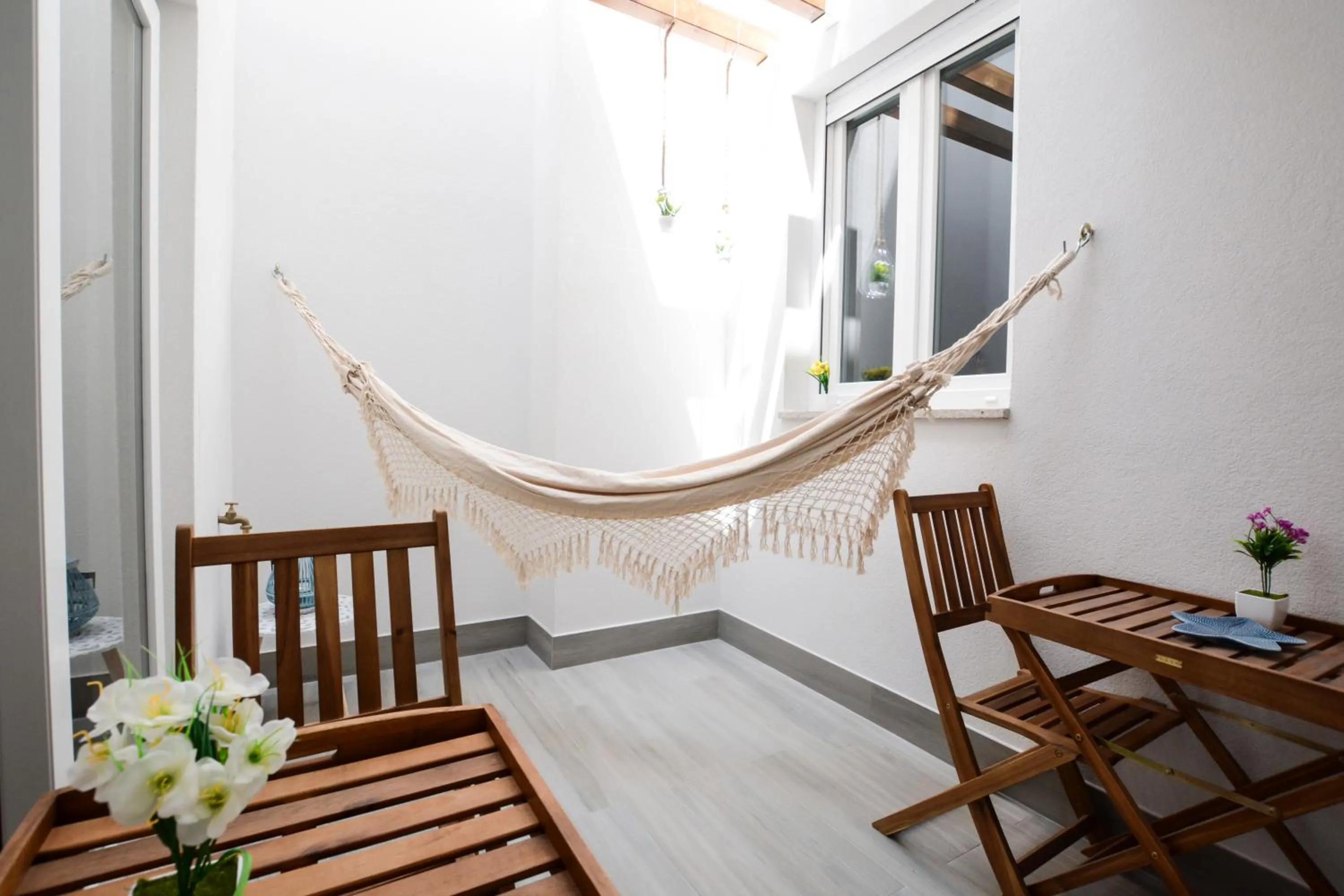 LUXURY Golden River Apartment - In the Heart of city center and wine cellars