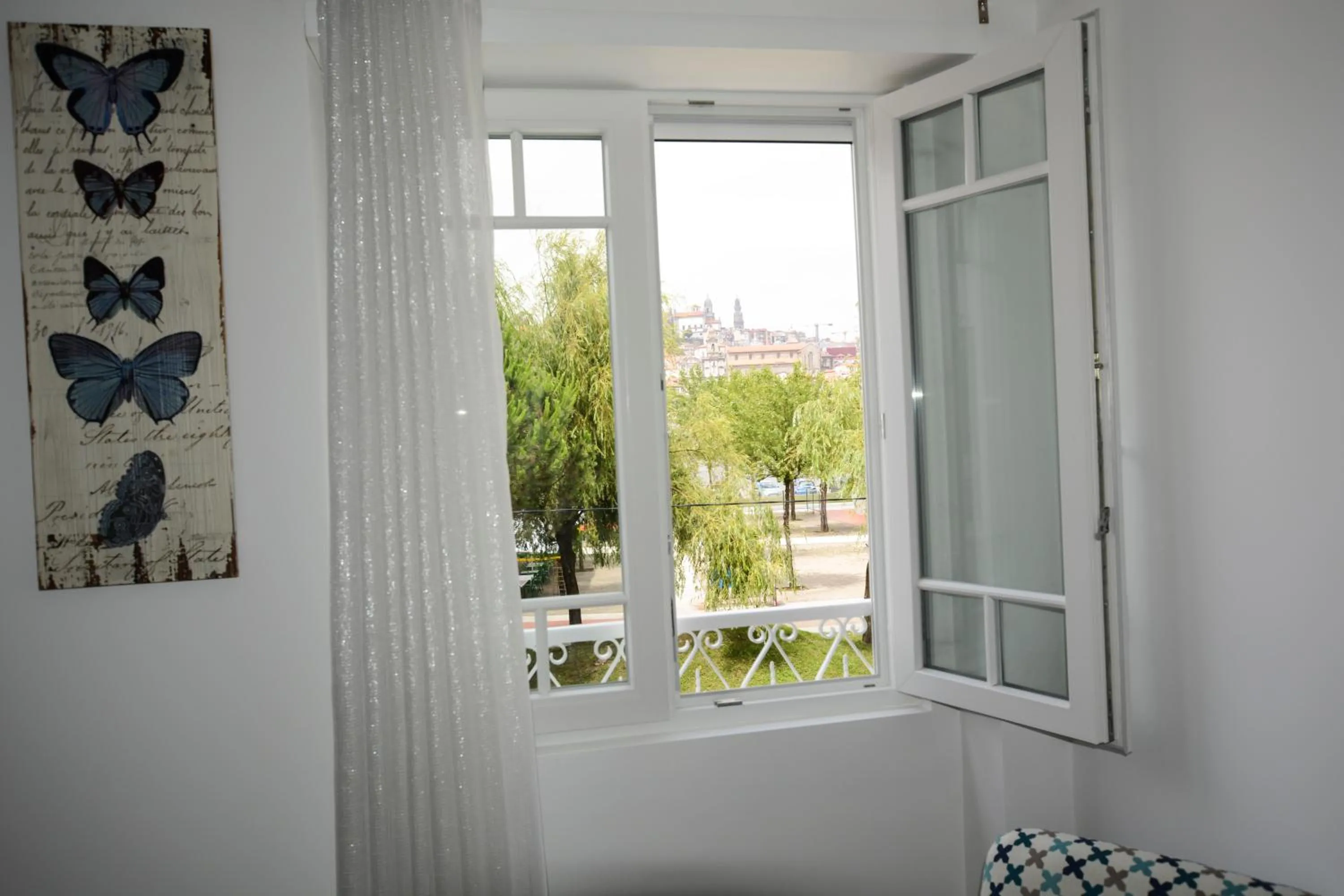 LUXURY Golden River Apartment - In the Heart of city center and wine cellars