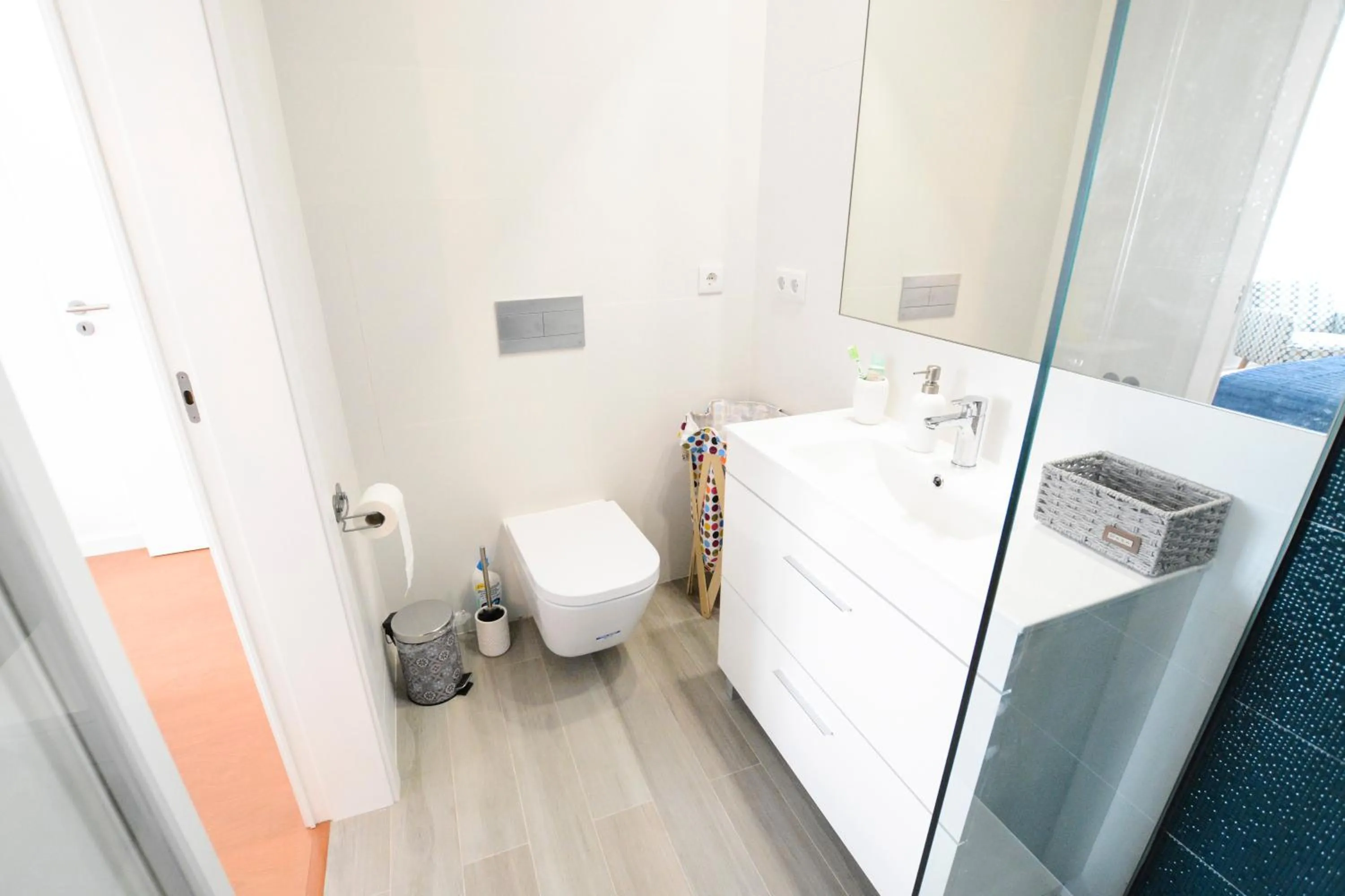 LUXURY Golden River Apartment - In the Heart of city center and wine cellars