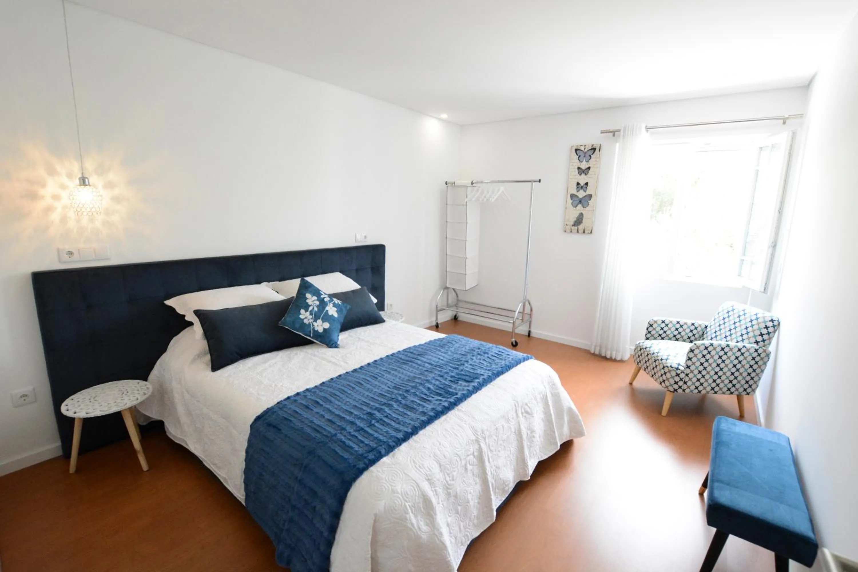 Bed in LUXURY Golden River Apartment - In the Heart of city center and wine cellars