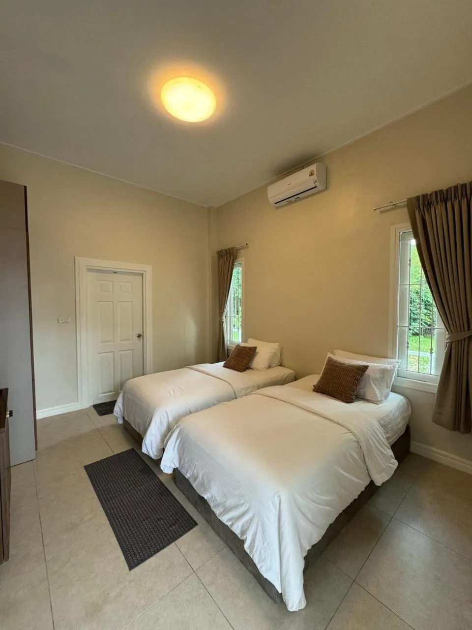 Bed in Sabaii Bay Resort