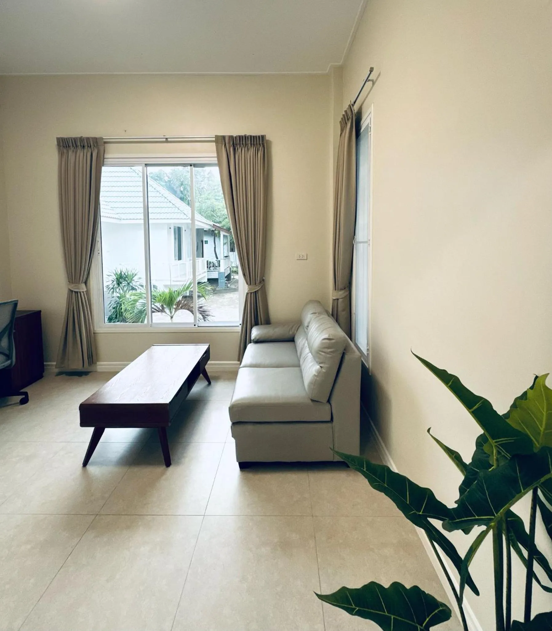 Living room in Sabaii Bay Resort