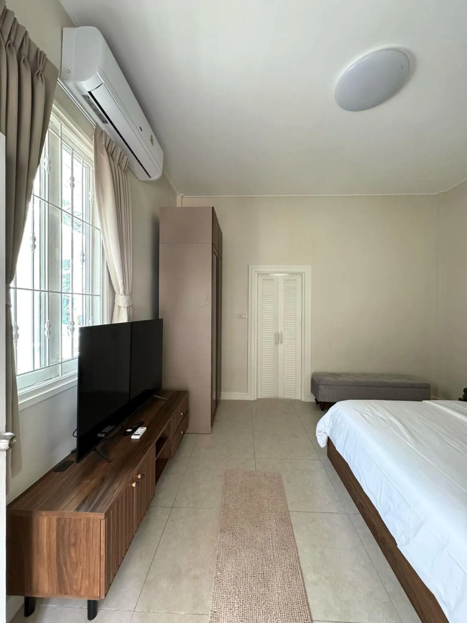 TV and multimedia, Bed in Sabaii Bay Resort