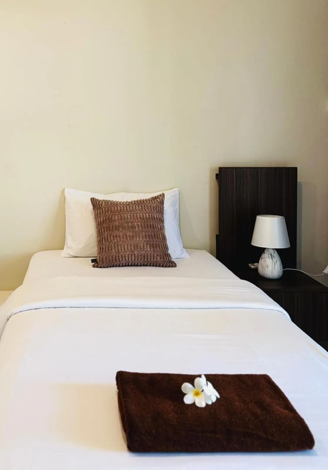 Bed in Sabaii Bay Resort