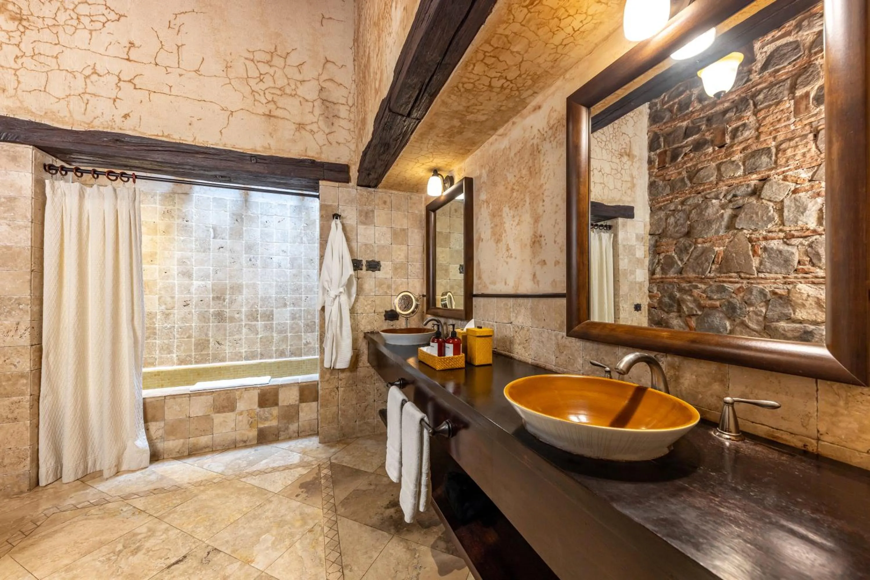 Queen Suite in El Convento Boutique Hotel