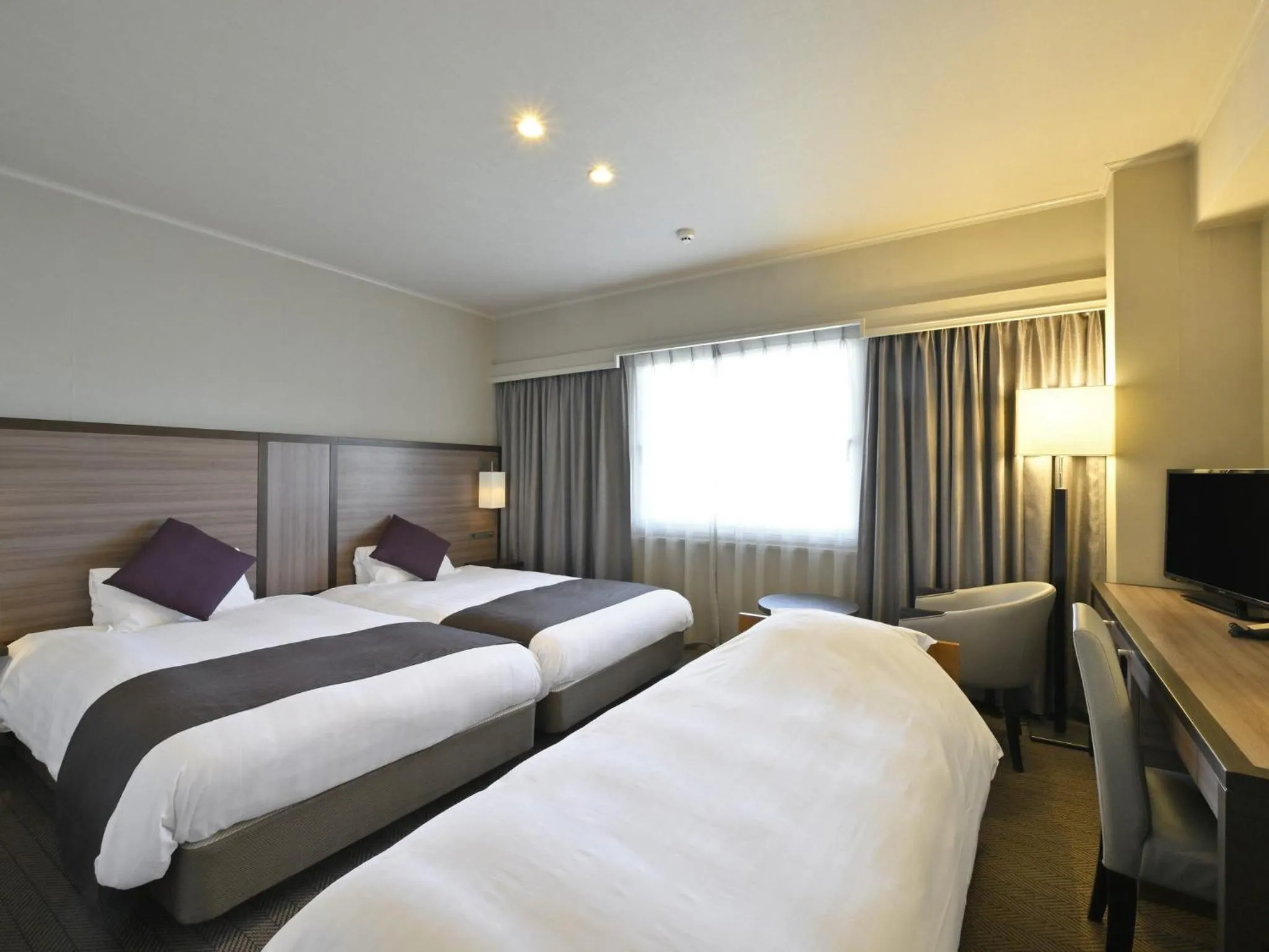 Photo of the whole room, Bed in Takamatsu Kokusai Hotel