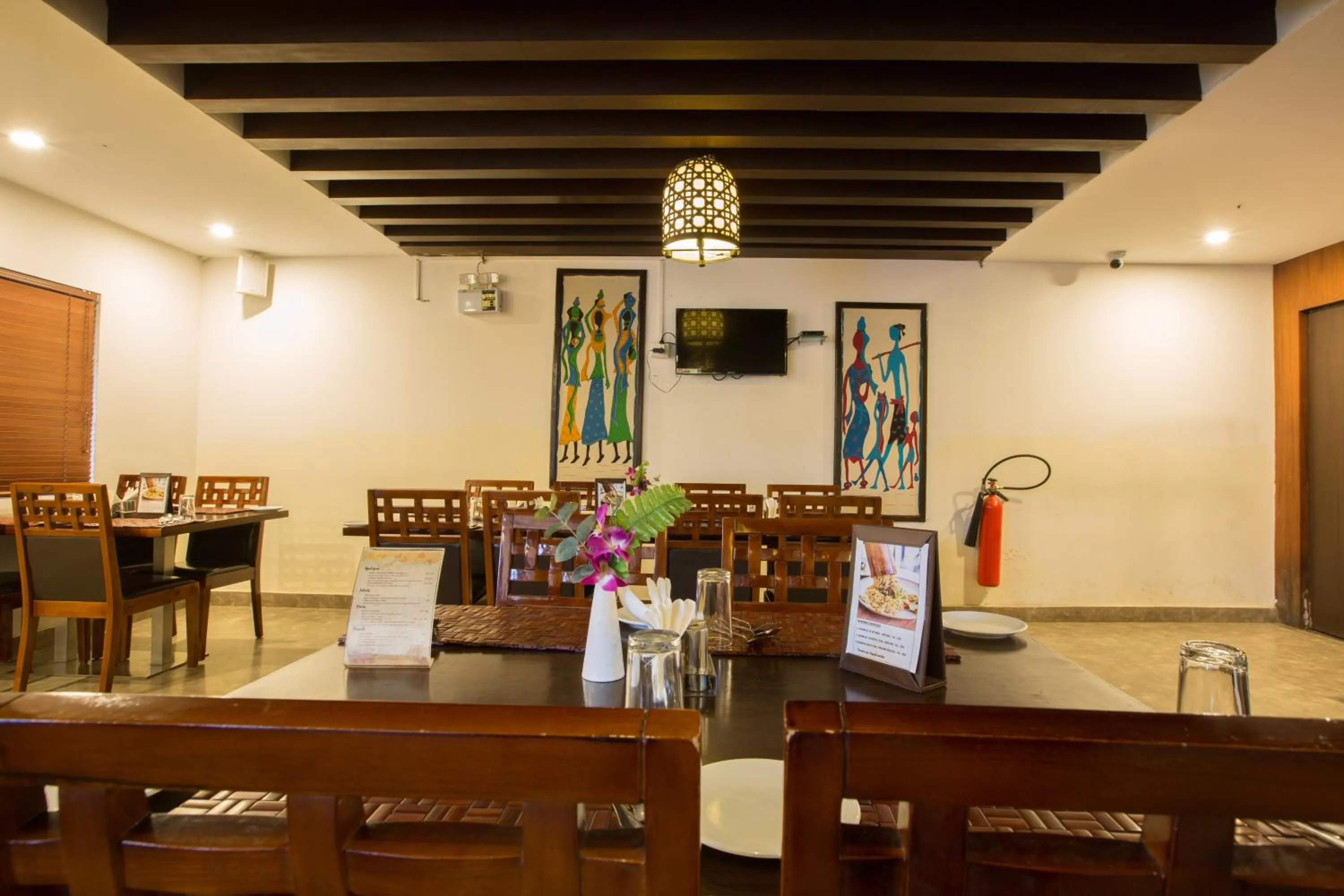 Restaurant/places to eat in Hotel TSG Grand