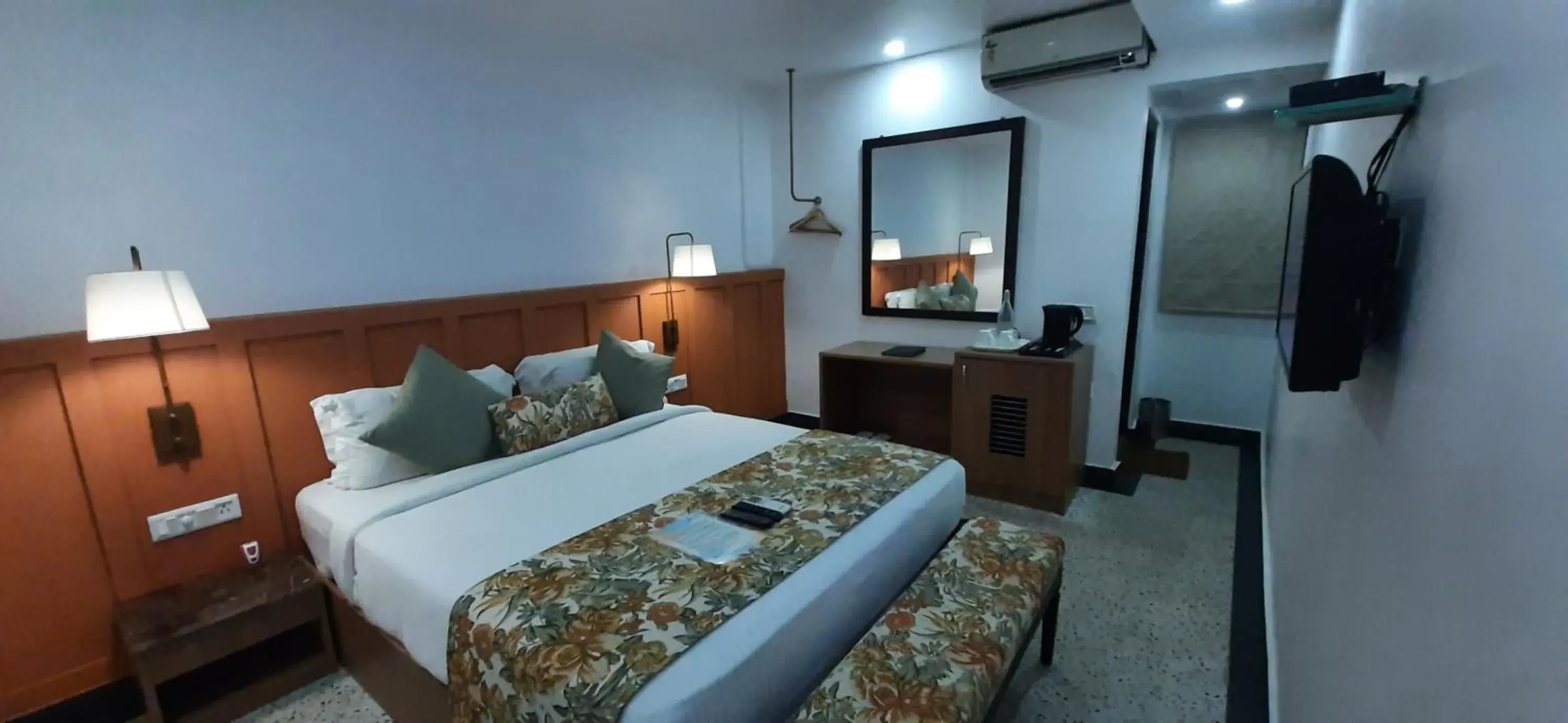Small Double Room in Hotel TSG Grand Small Double Room in Hotel TSG Grand