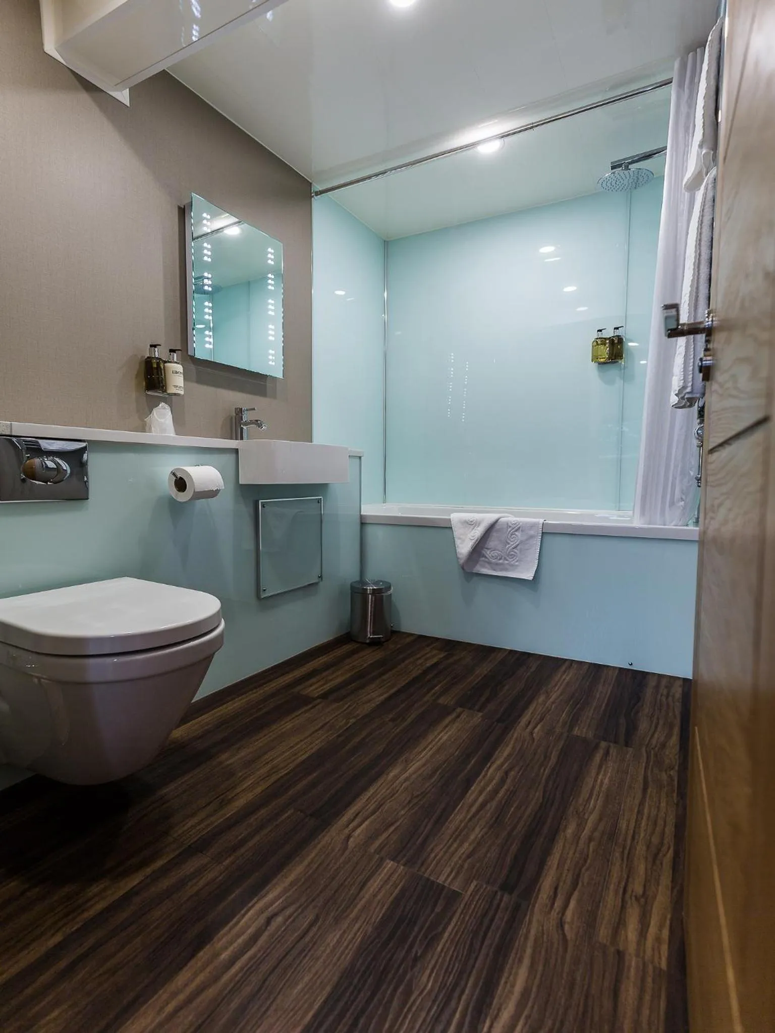 Bathroom in The Melbreak Hotel