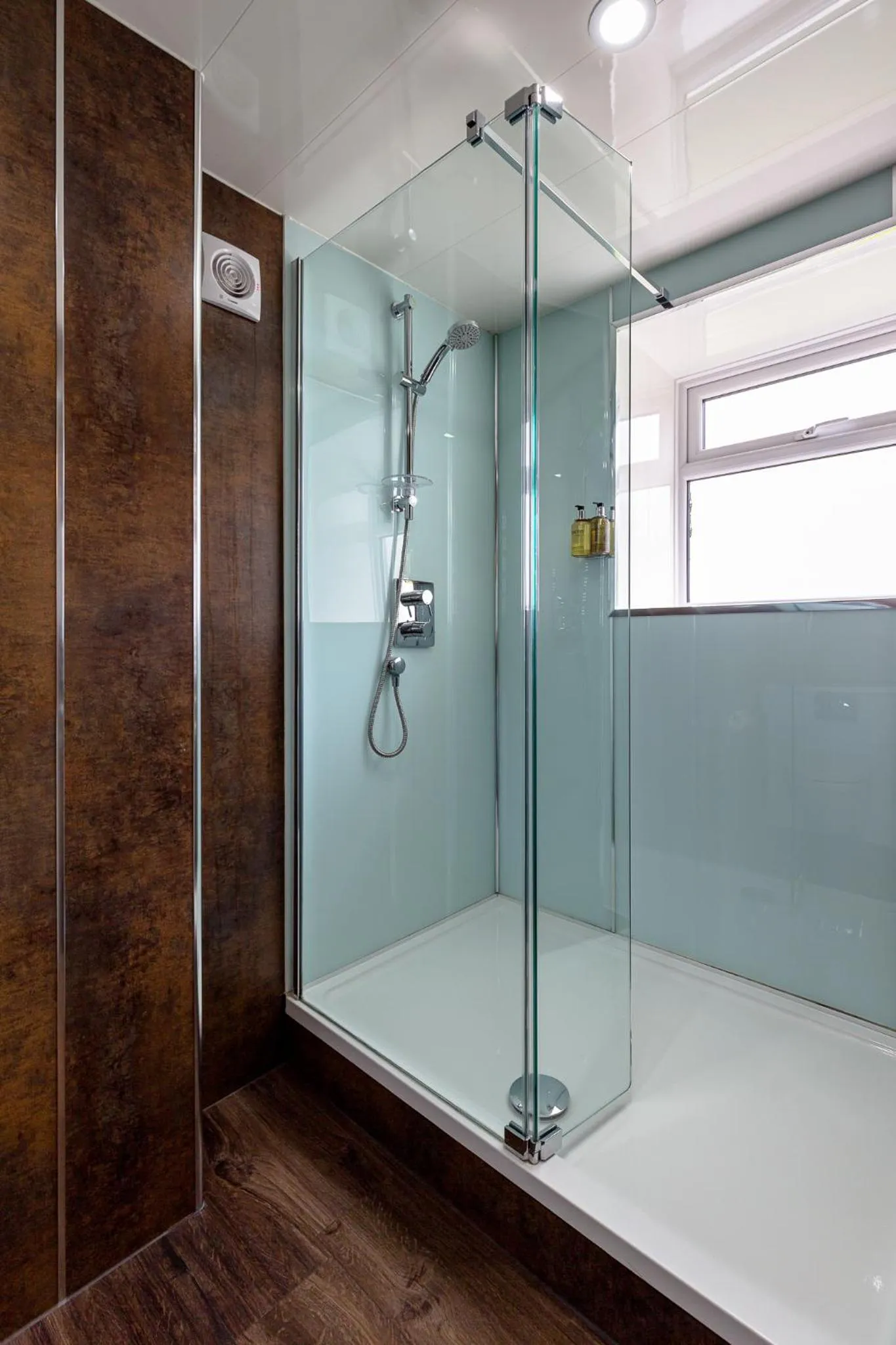 Shower in The Melbreak Hotel