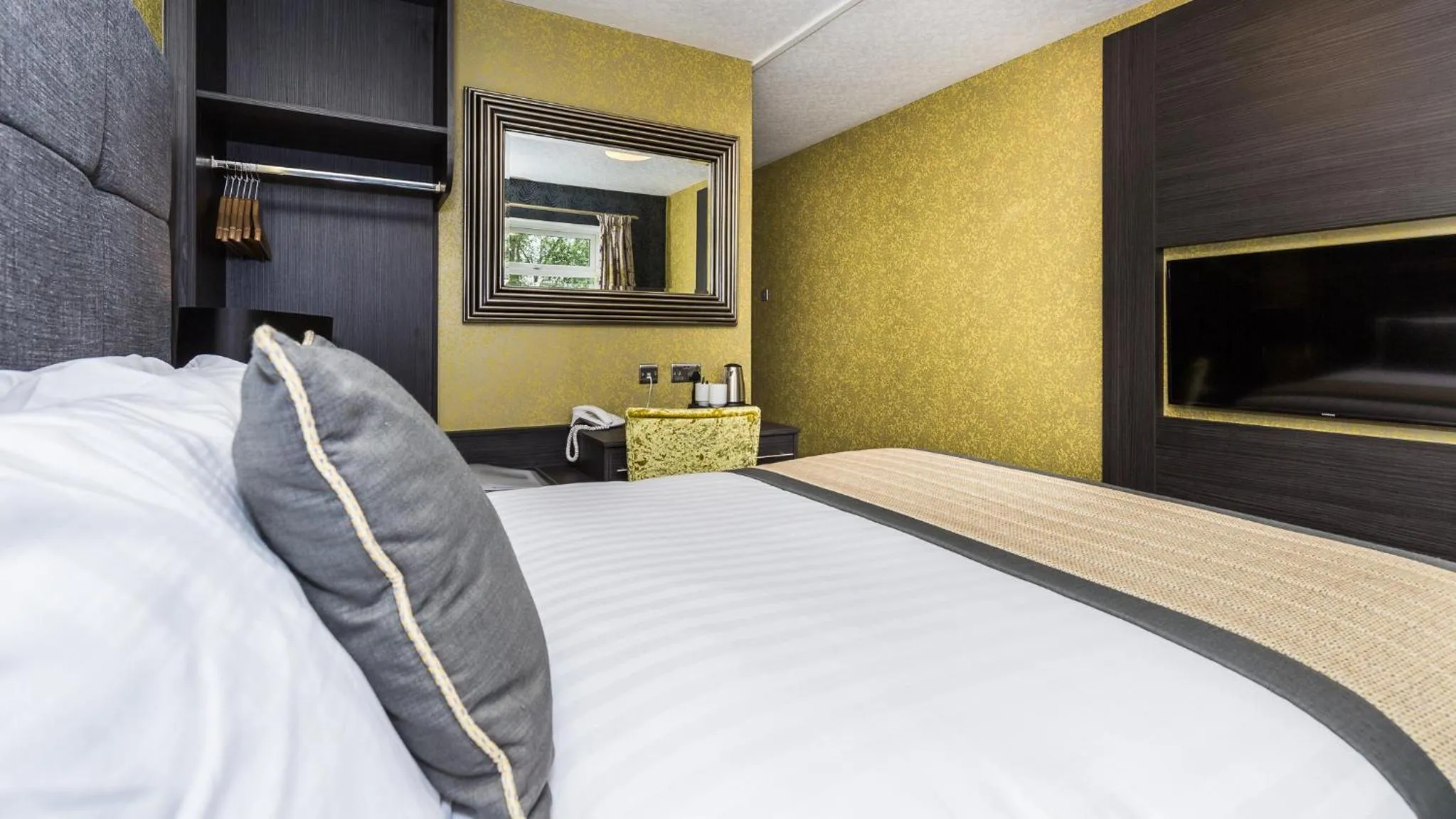 Bedroom, Bed in The Melbreak Hotel