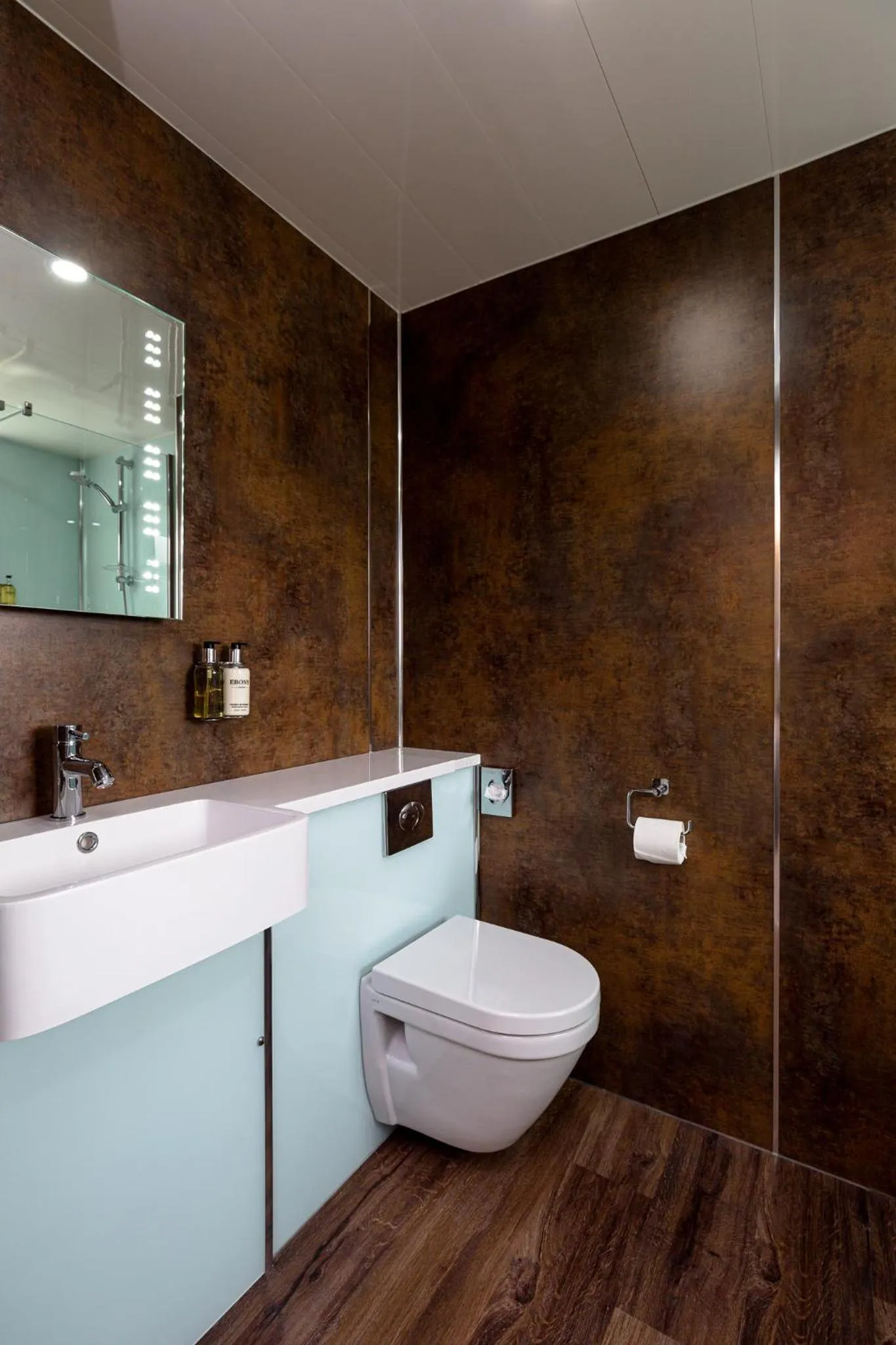 Bathroom in The Melbreak Hotel