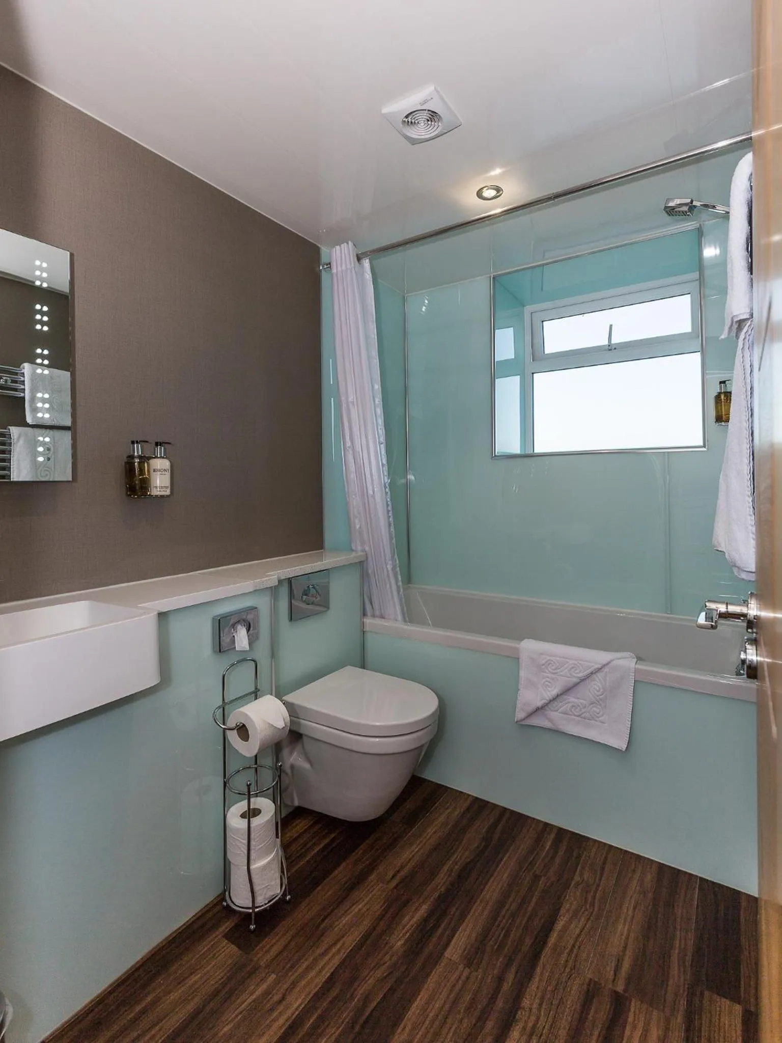 Bathroom in The Melbreak Hotel