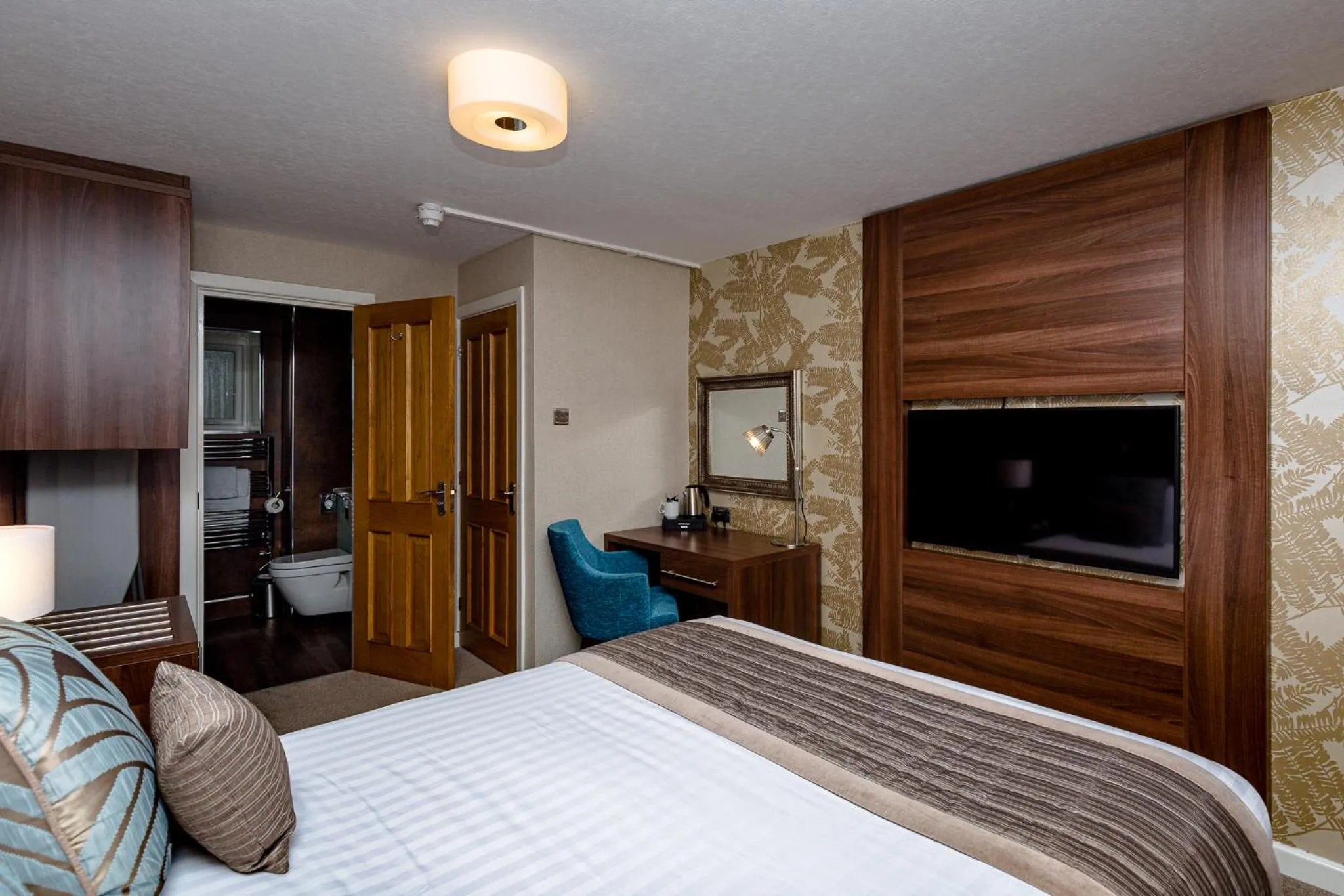 TV and multimedia, Bed in The Melbreak Hotel