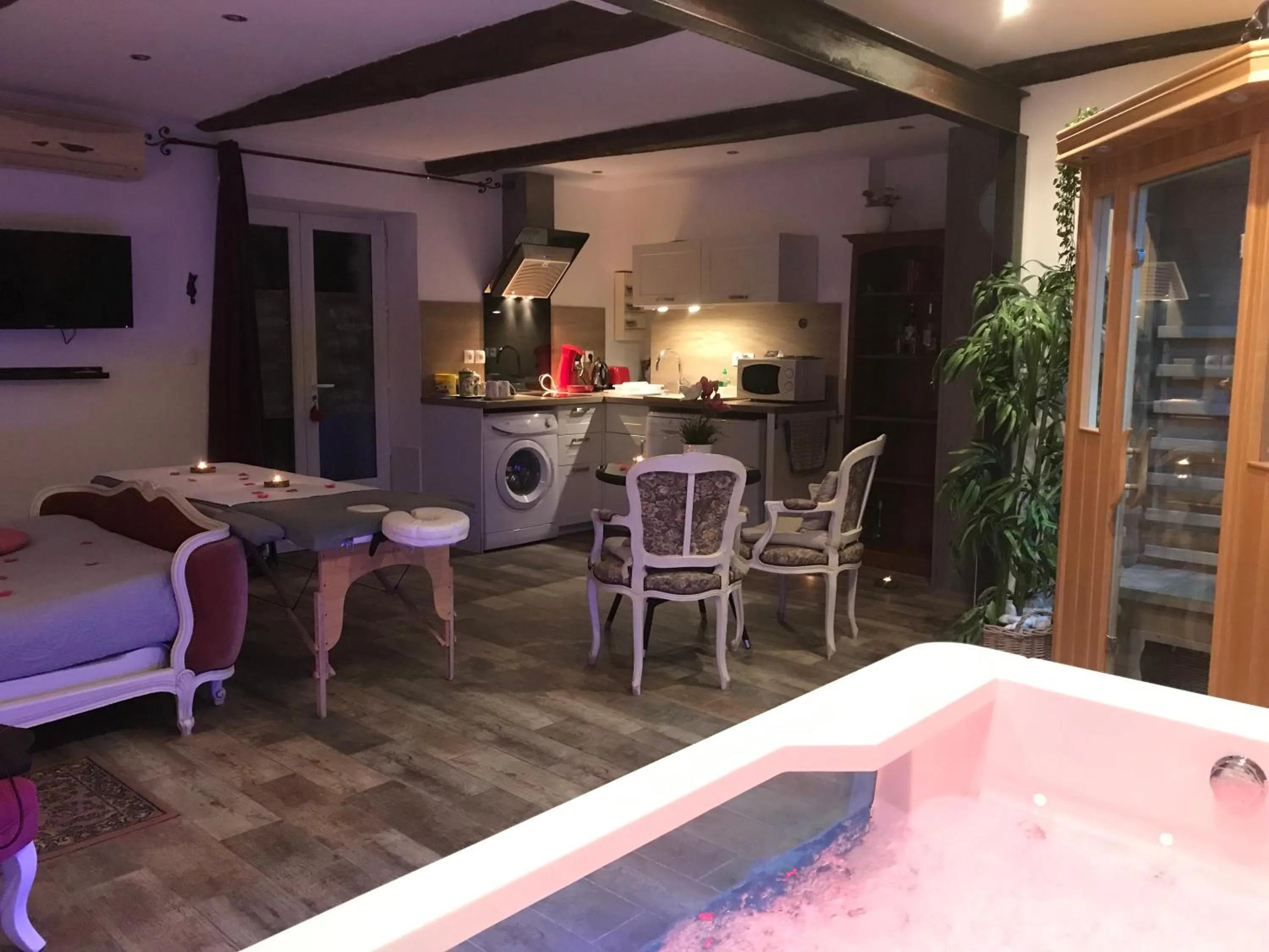 Le Mas Romantique avec Jacuzzi et Sauna privé