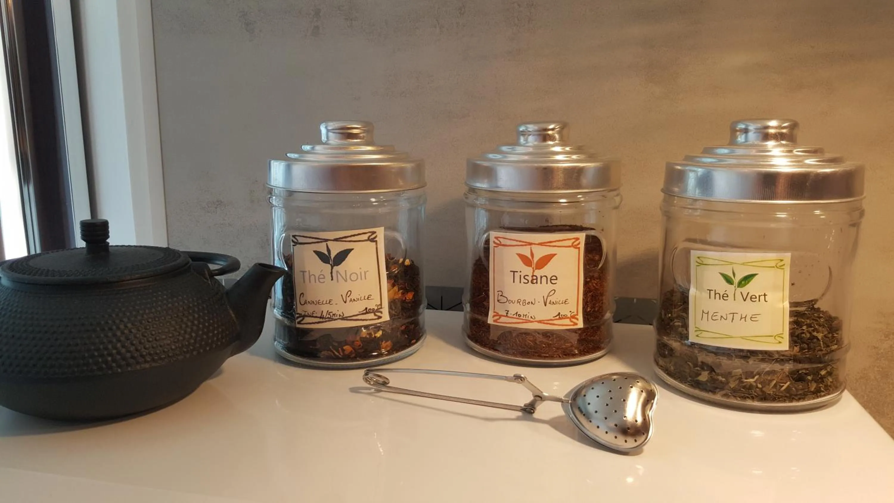 Drinks in Le Mas Romantique avec Jacuzzi et Sauna privé