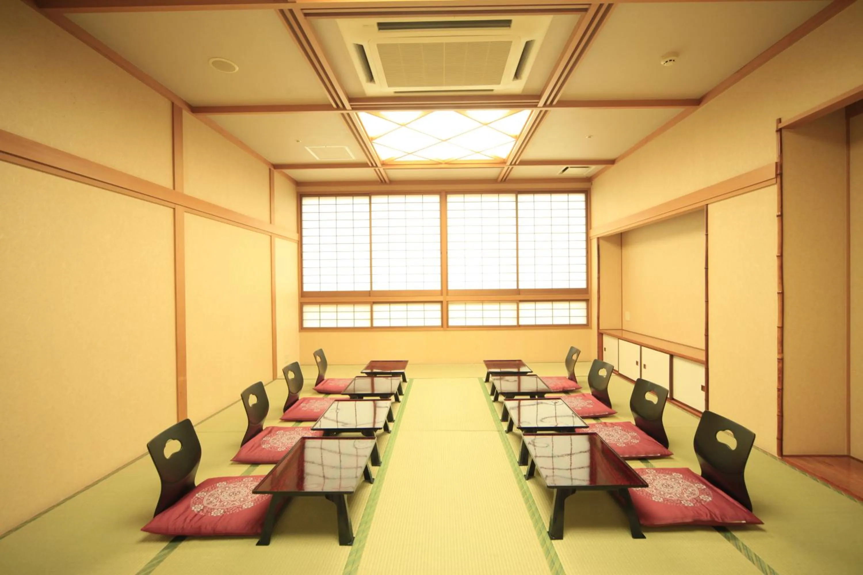 Restaurant/places to eat in Hotel Kasuien