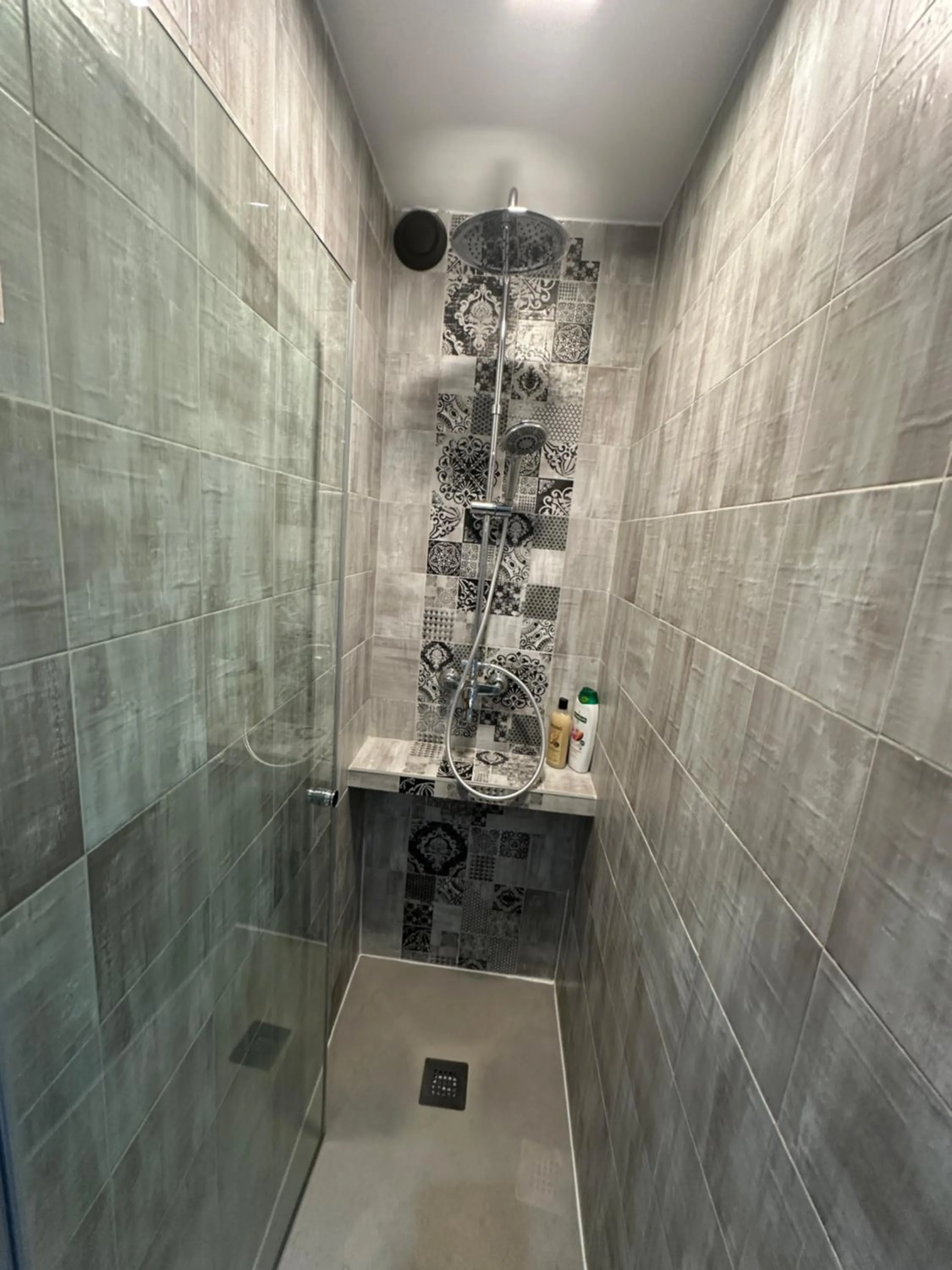 Shower in T-Homes - Cuenca