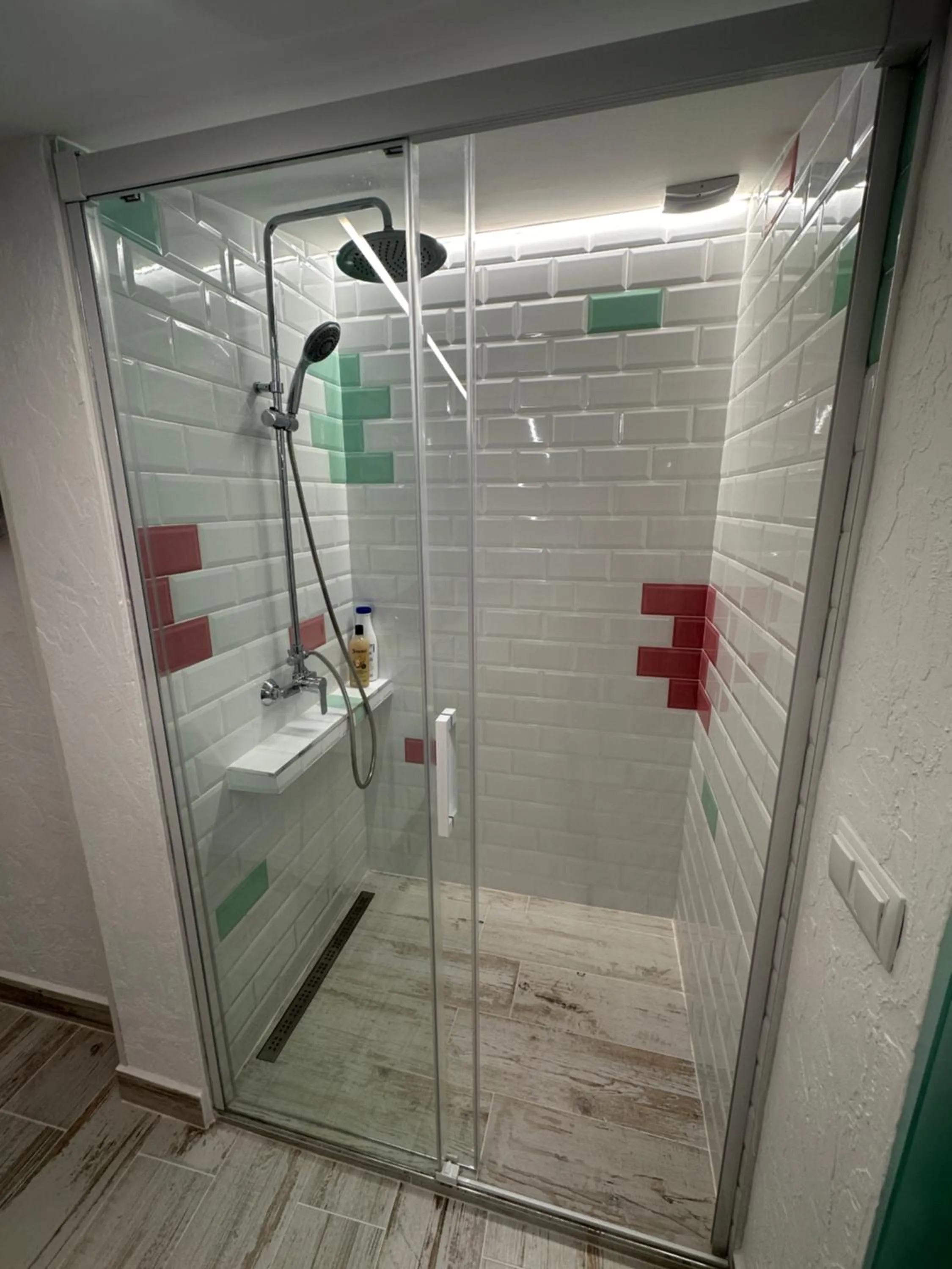 Shower in T-Homes - Cuenca