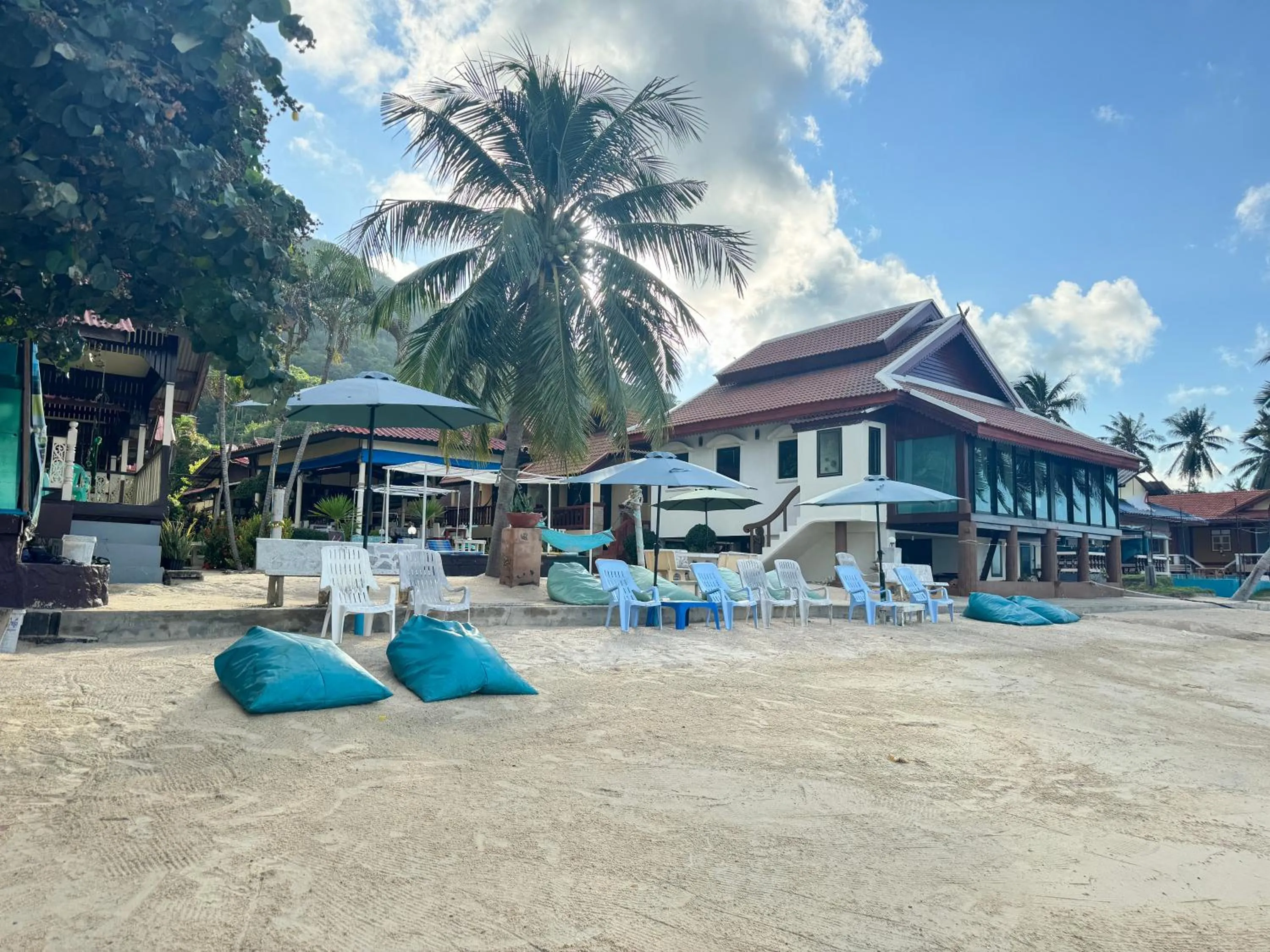 Beach in Starlight Haadrin Resort