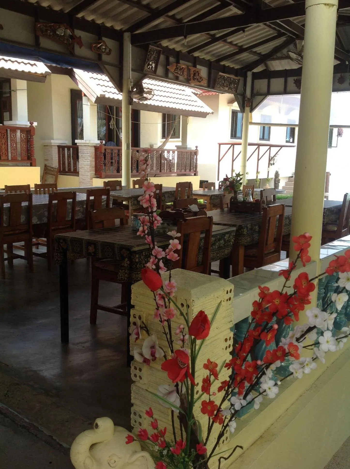 Restaurant/places to eat in Starlight Haadrin Resort