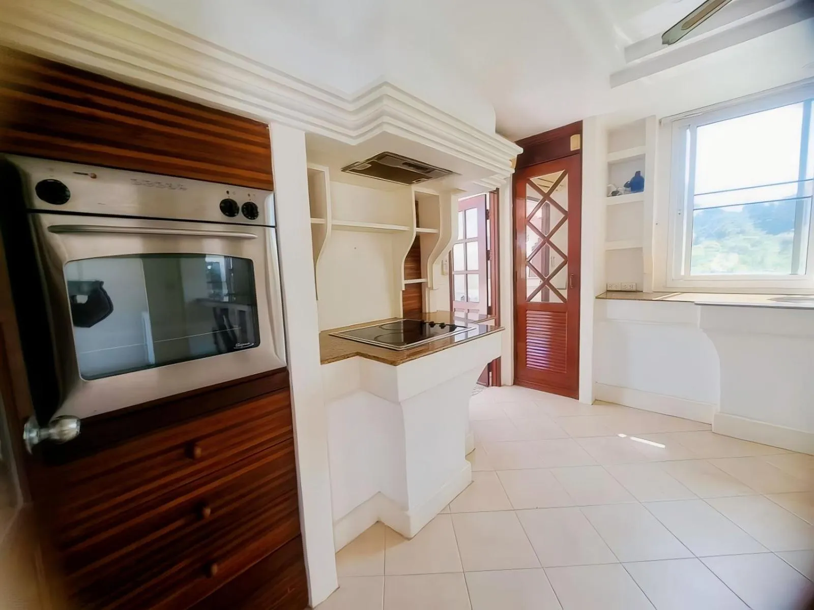 Kitchen or kitchenette in Phuket Meet Holiday Hotel-Rawai 普吉岛相遇花园度假酒店-拉威店