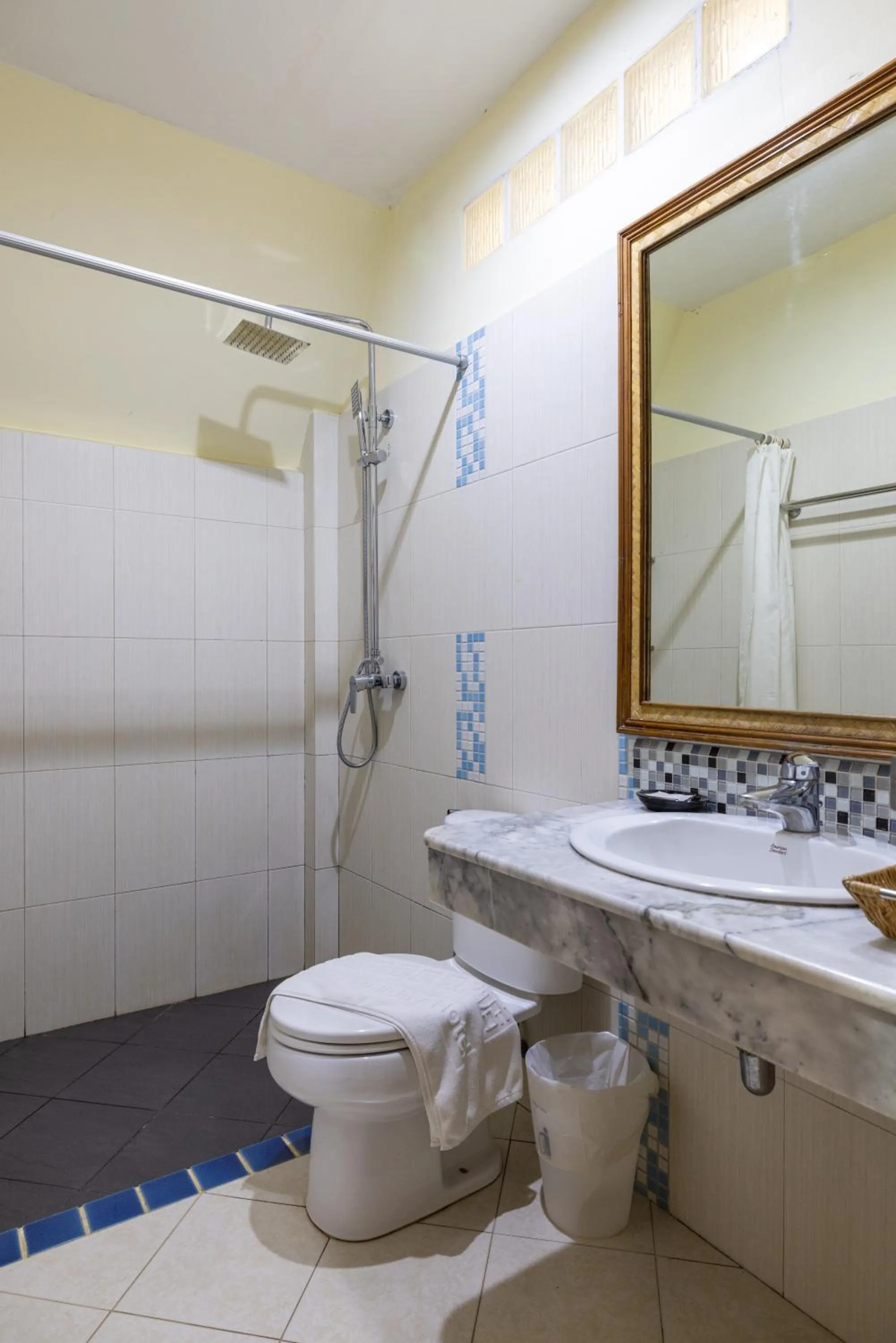 Shower in Phuket Meet Holiday Hotel-Rawai 普吉岛相遇花园度假酒店-拉威店