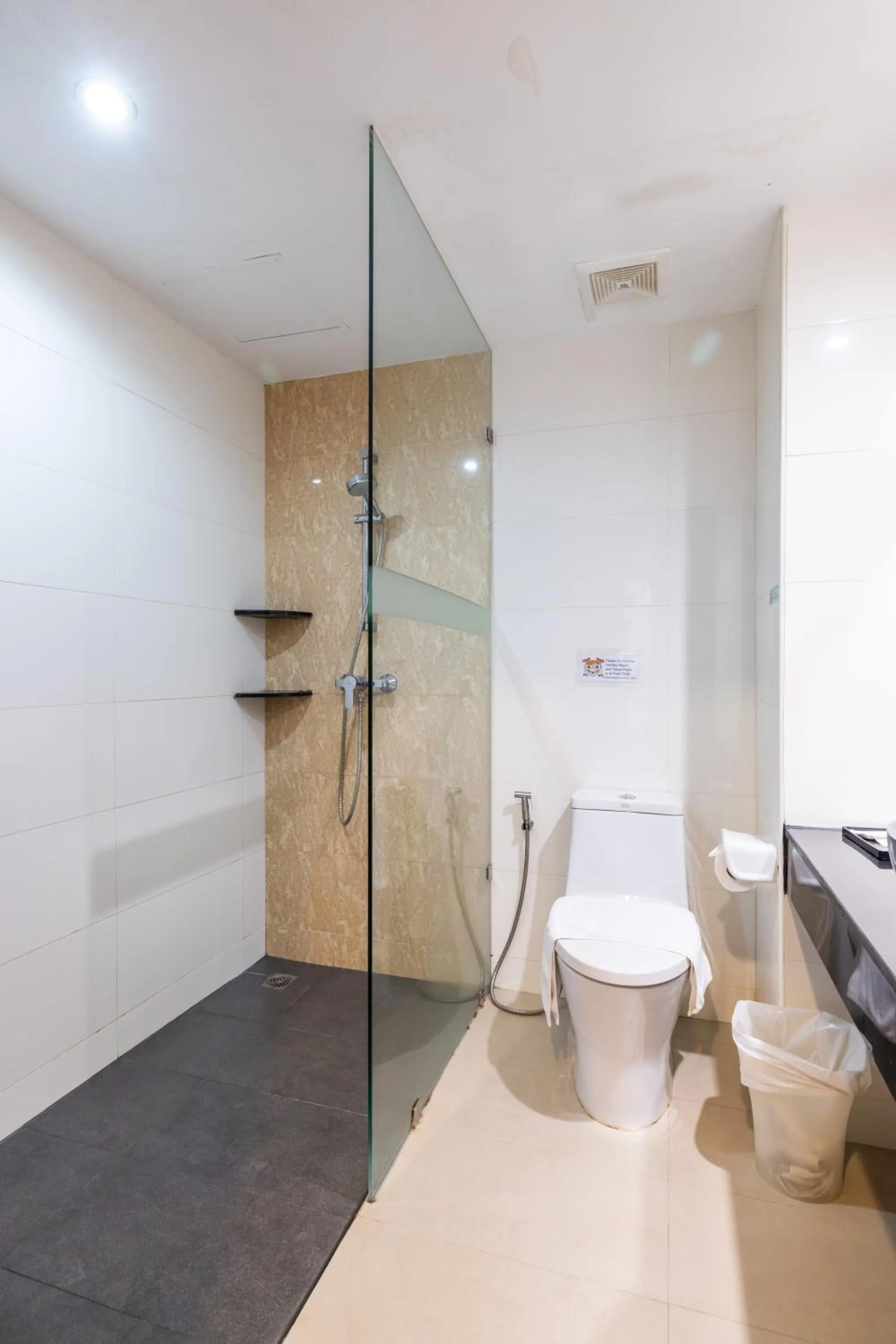 Shower in Phuket Meet Holiday Hotel-Rawai 普吉岛相遇花园度假酒店-拉威店