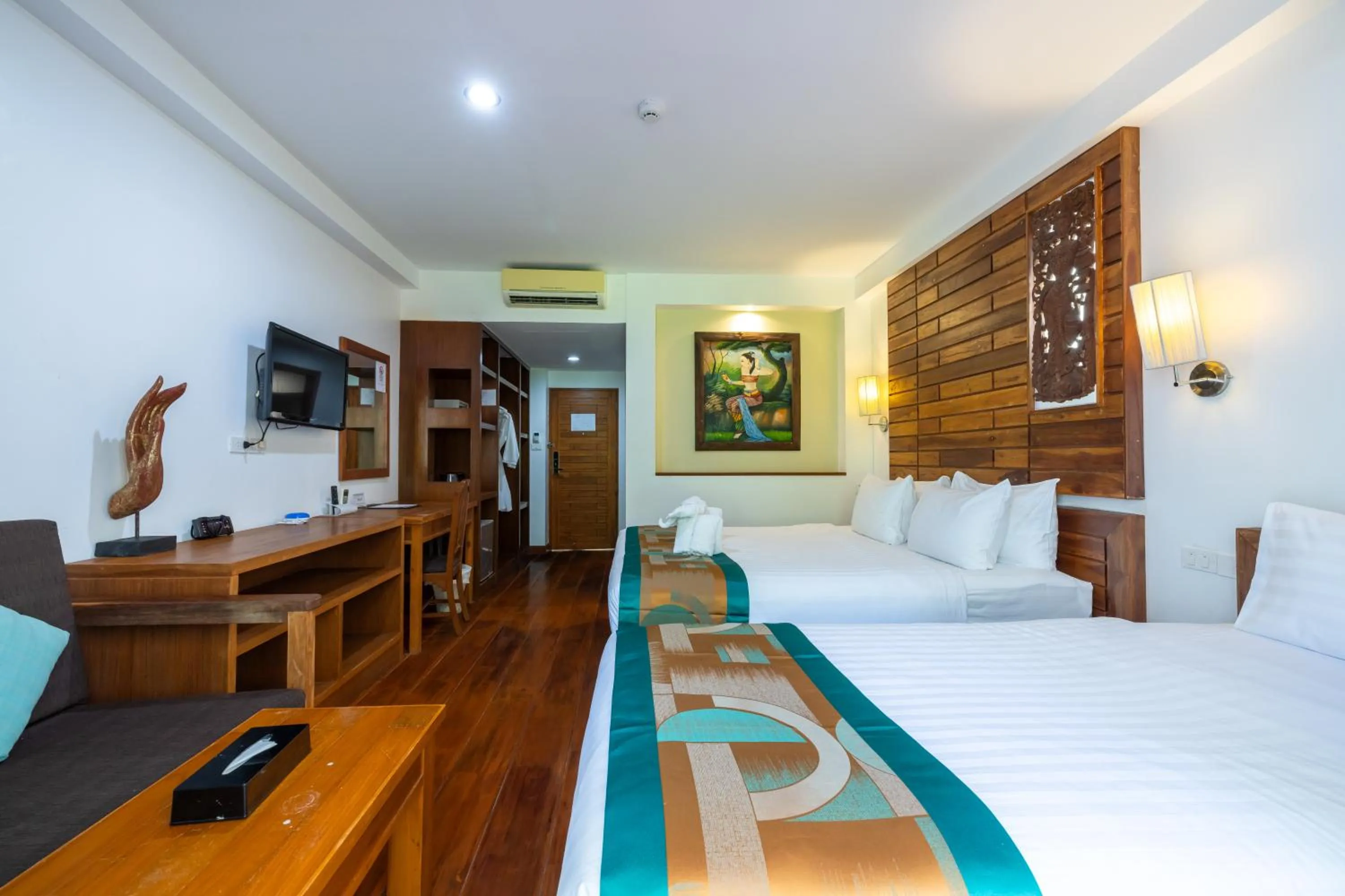 Communal lounge/ TV room, Bed in Phuket Meet Holiday Hotel-Rawai 普吉岛相遇花园度假酒店-拉威店
