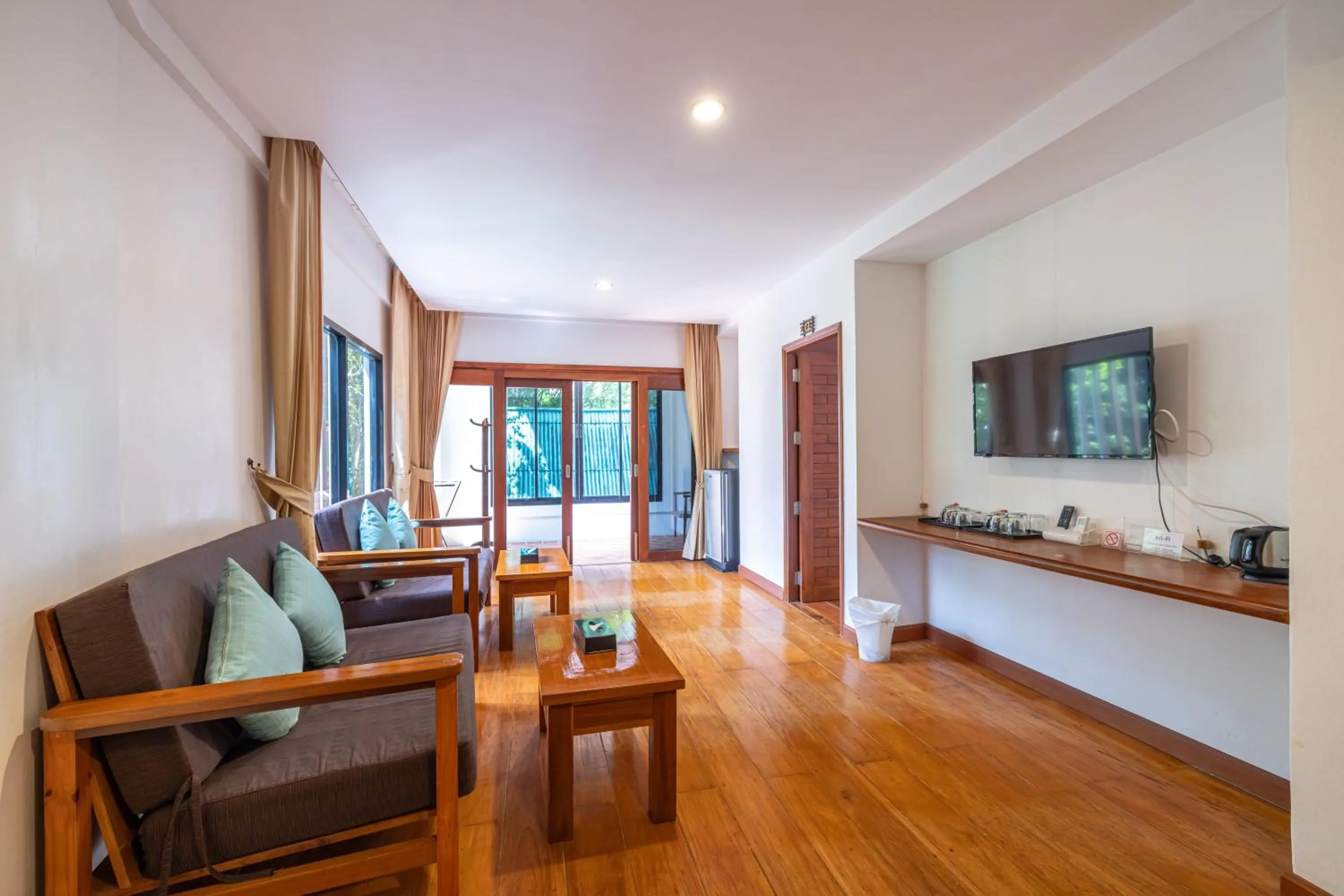 TV and multimedia in Phuket Meet Holiday Hotel-Rawai 普吉岛相遇花园度假酒店-拉威店