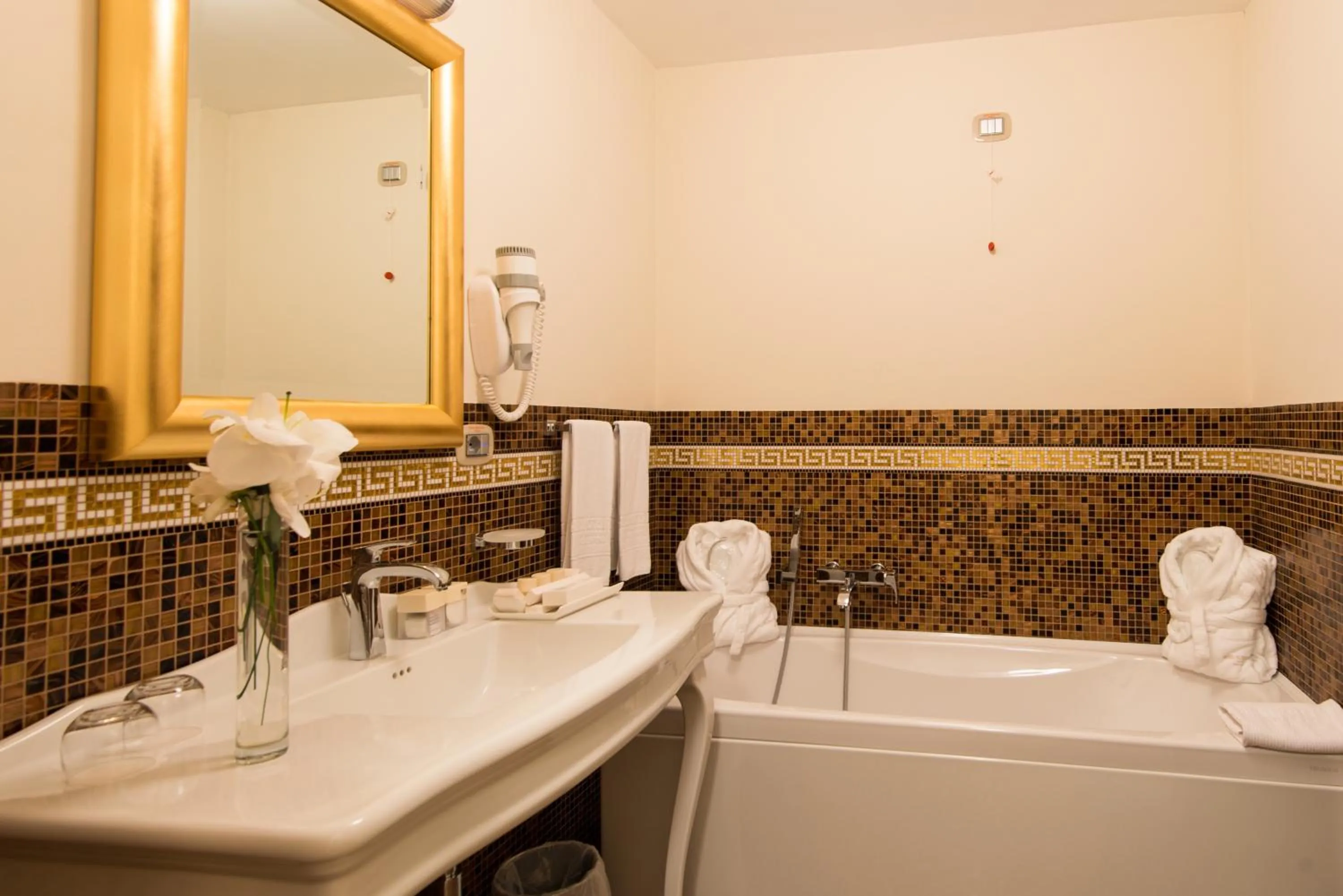 Bathroom in Grand Hotel Italia