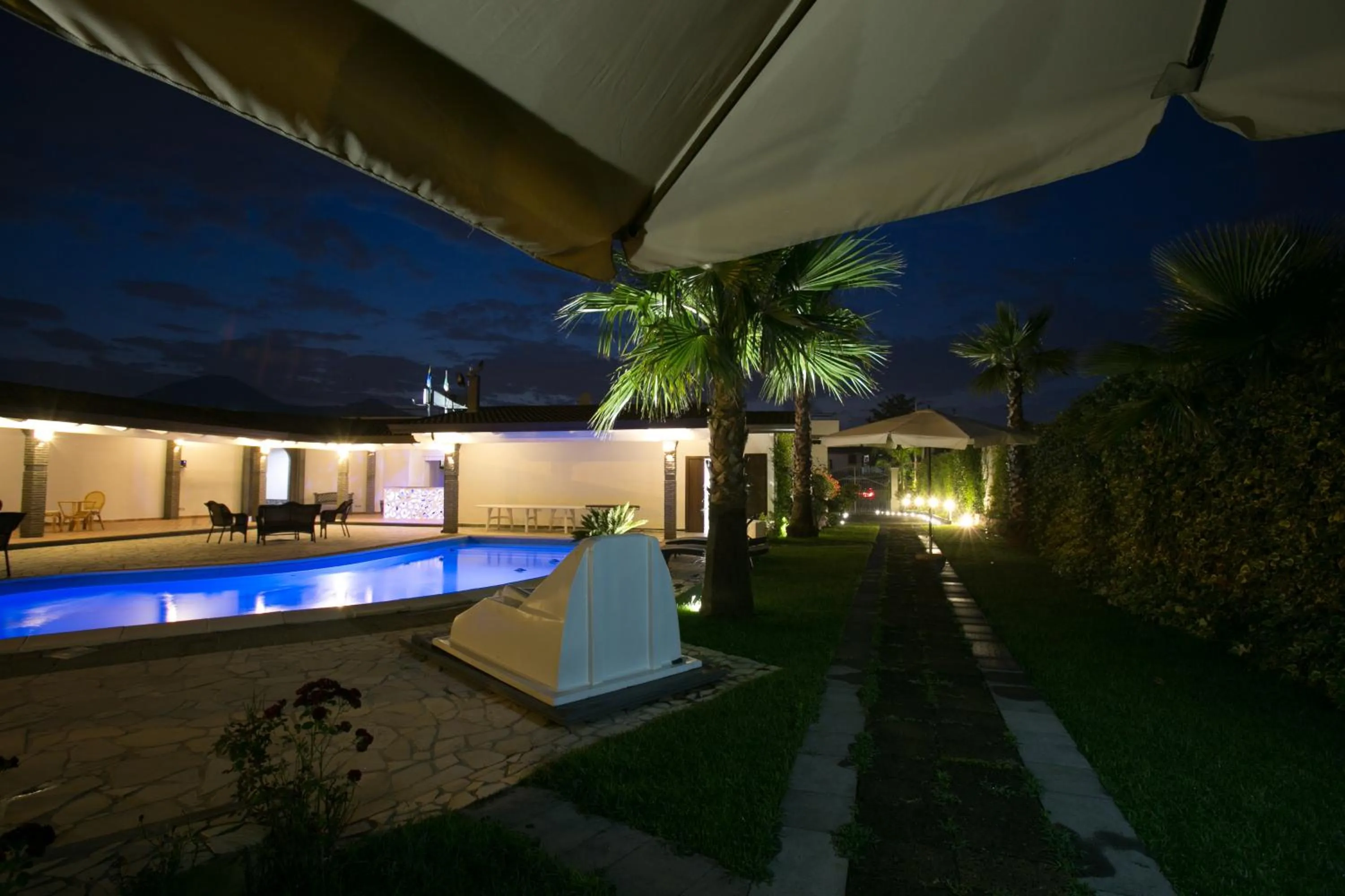 Pool view in Hotel la Fenice