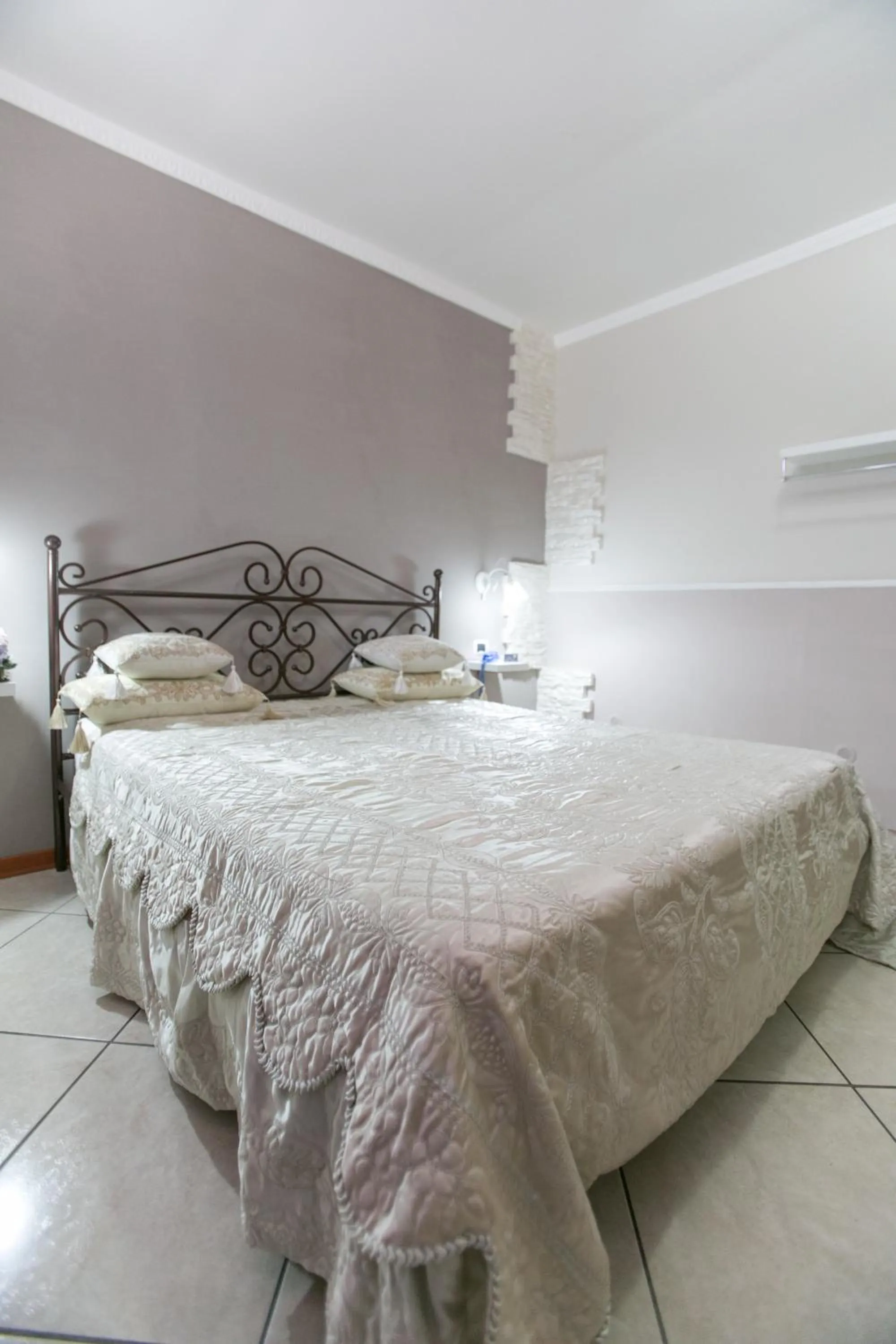 Photo of the whole room, Bed in Hotel la Fenice