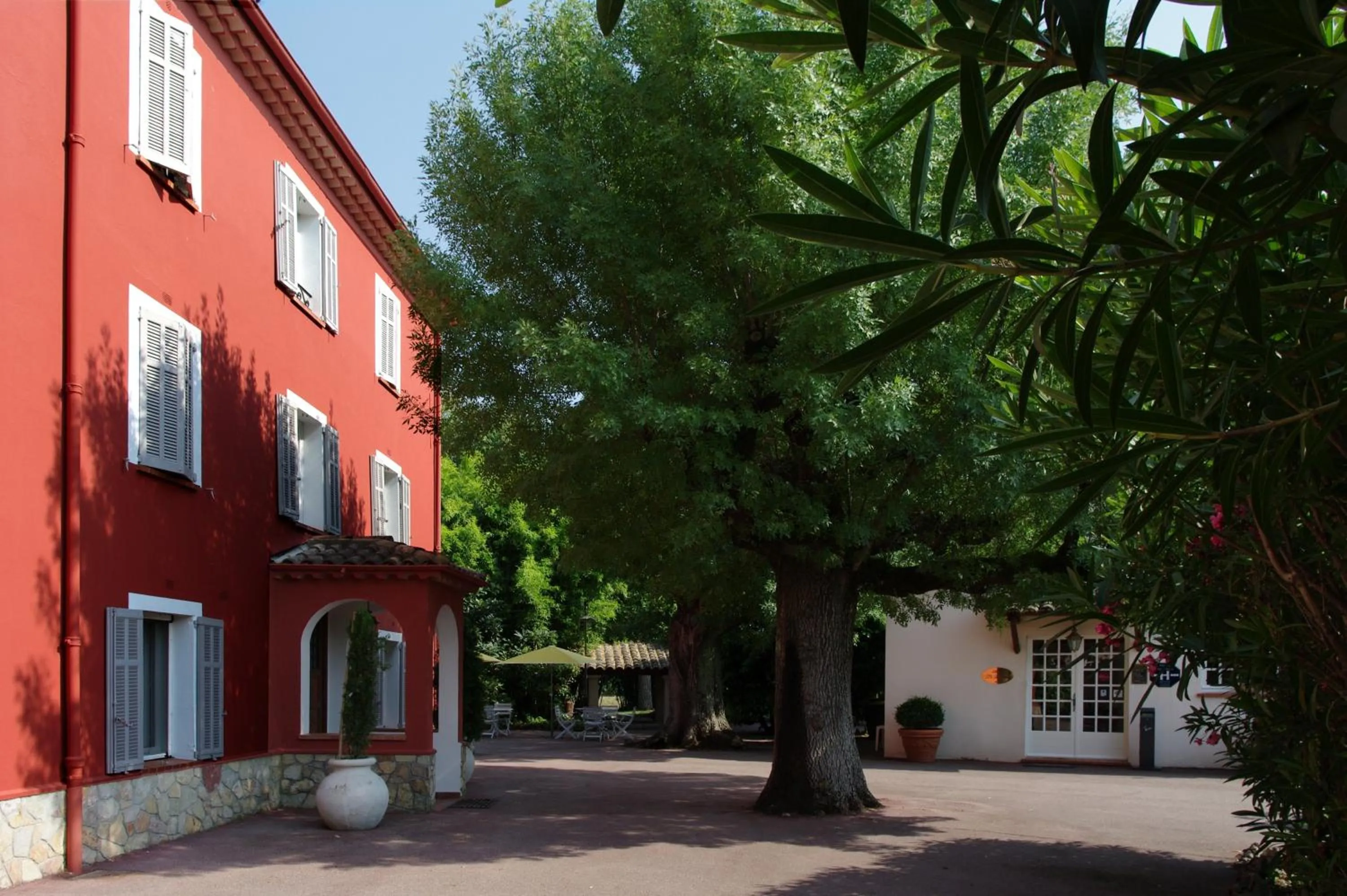 Facade/entrance in Hotel du Bosquet