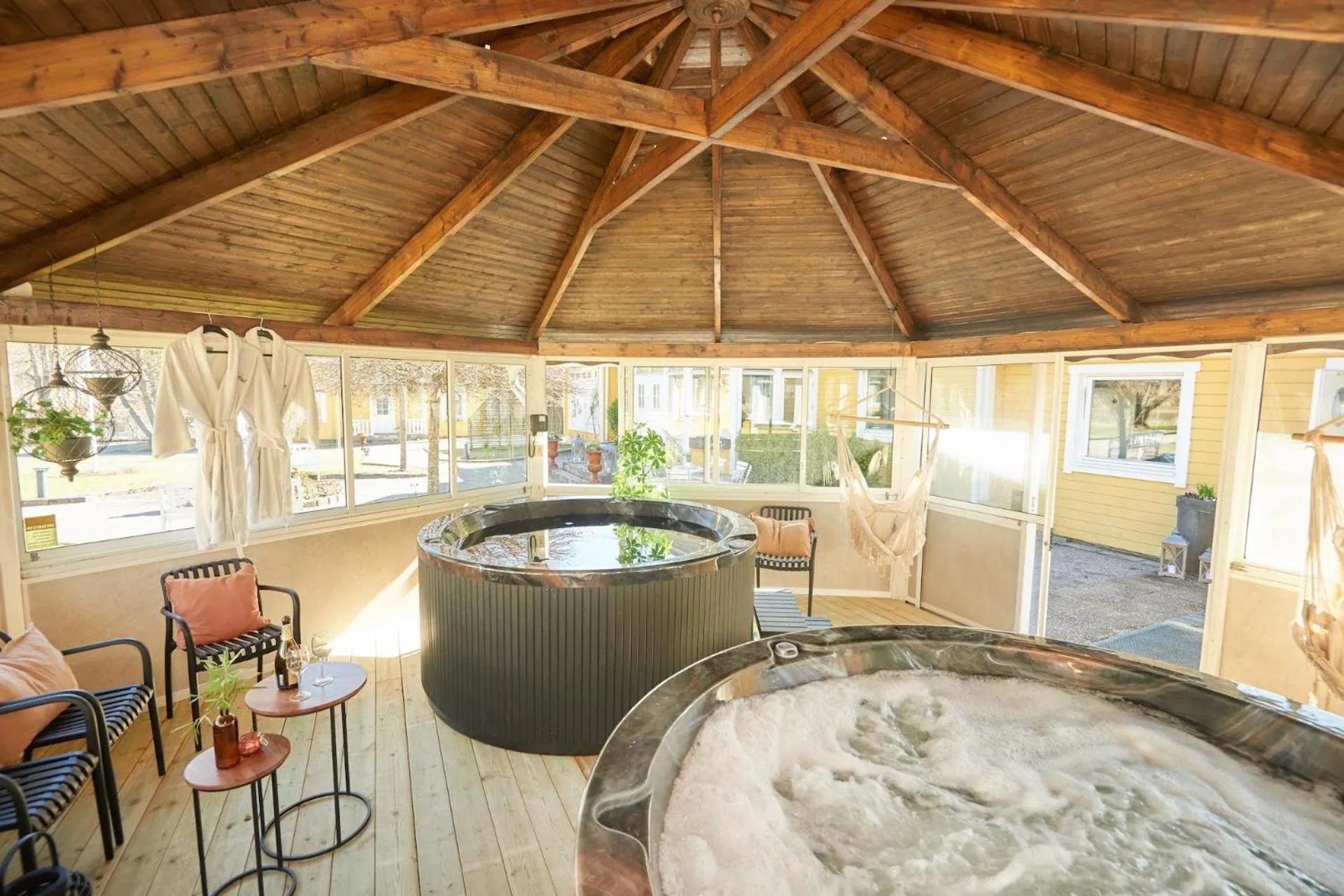 Pool view in Hotell Björkhaga