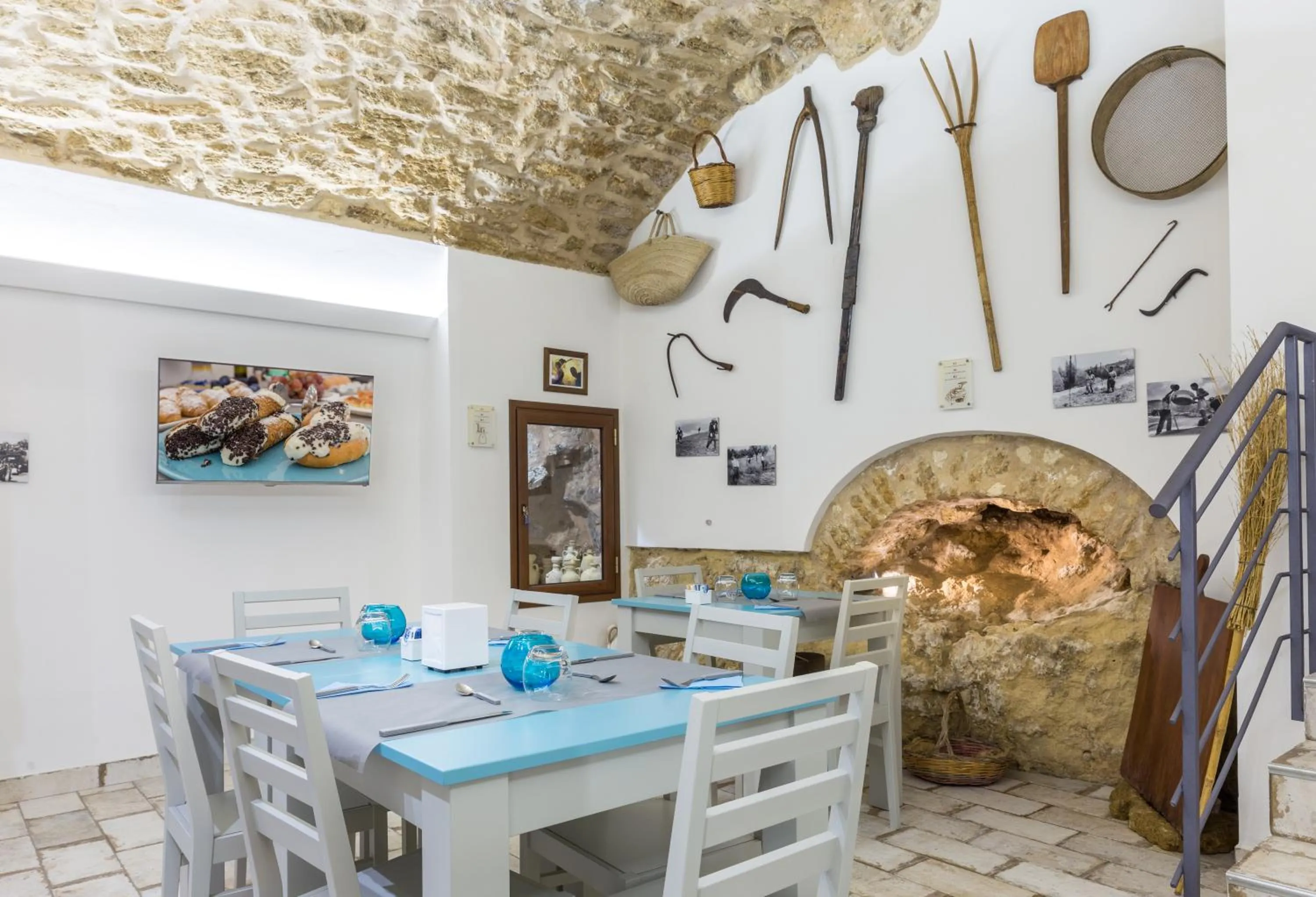 Communal lounge/ TV room in Casa dell'Aromatario b&b