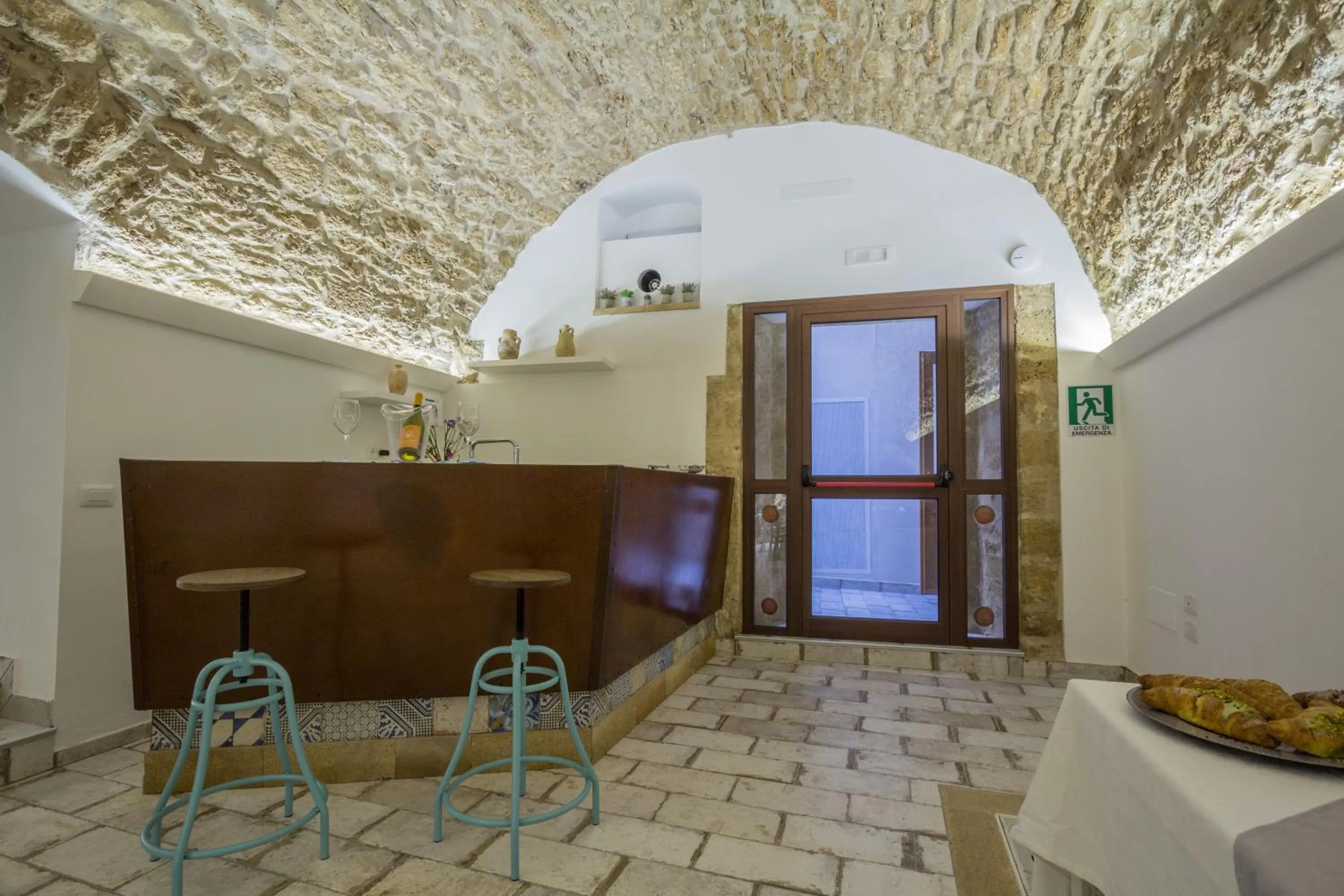 Restaurant/places to eat in Casa dell'Aromatario b&b