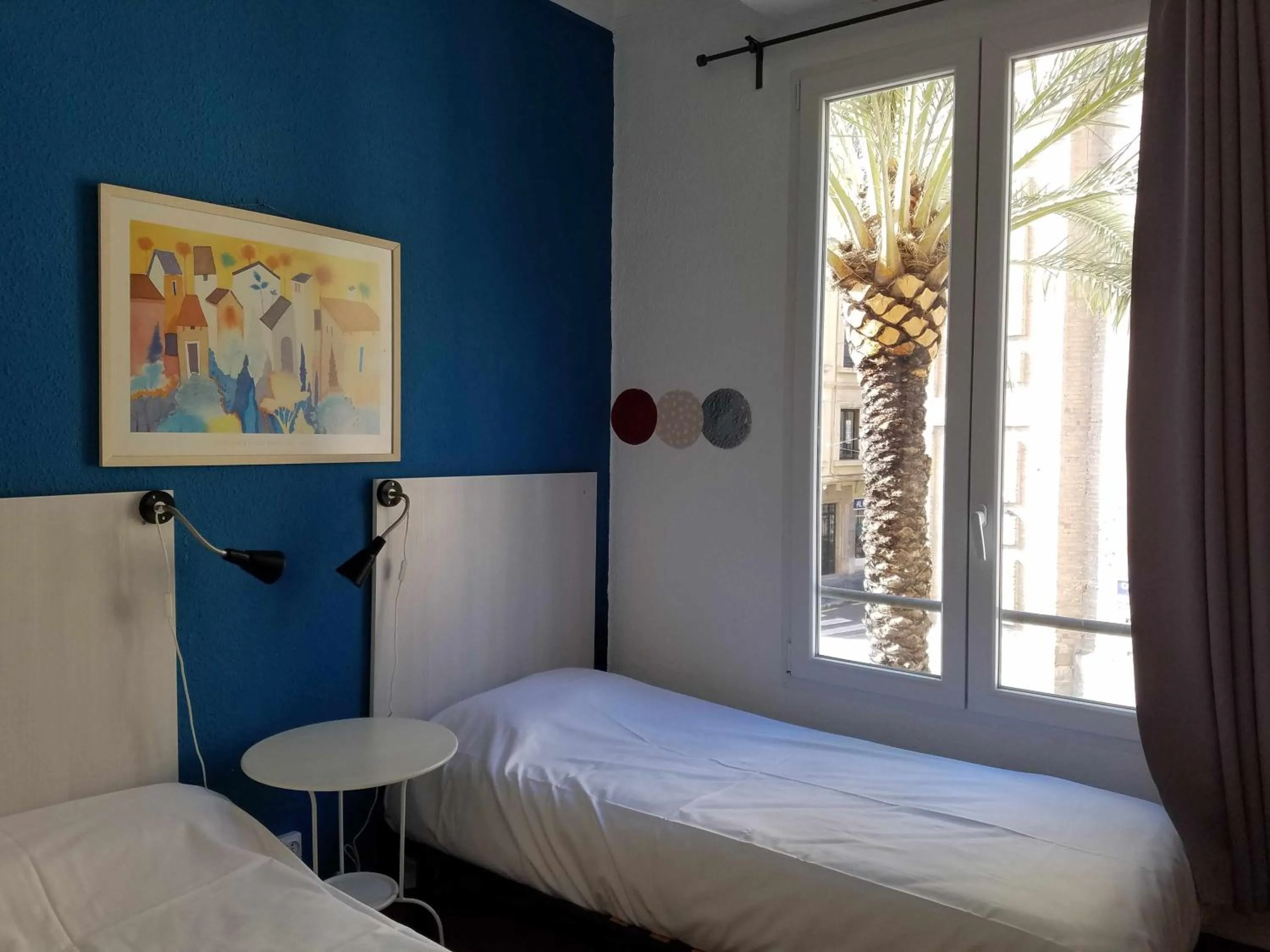 Bedroom, Bed in Russafa Youth Hostel